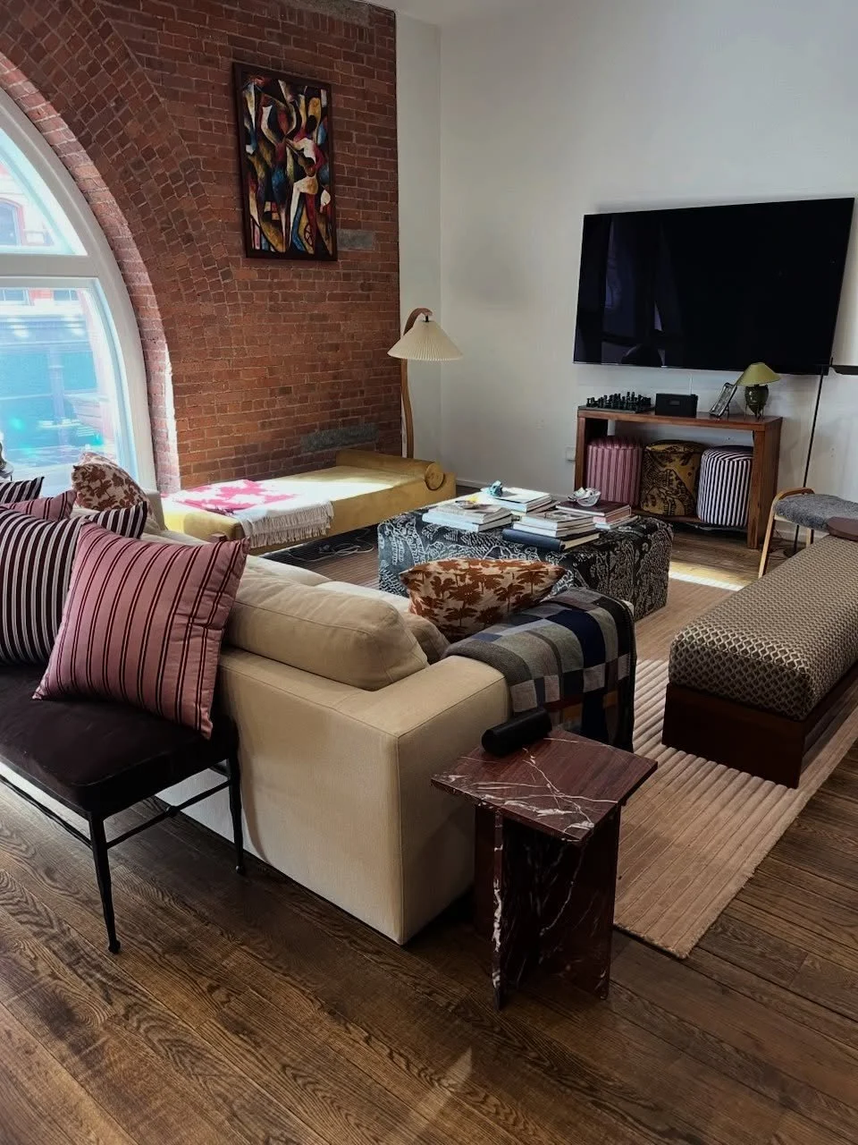 An entire living space decked out in reupholstered pieces in various gorgeous selections from @dedarmilano 😍😍😍

Note the custom tucked away ottomans, cushions, oversized coffee table, and decorative pillows. 

Some living rooms have all the fun 💥