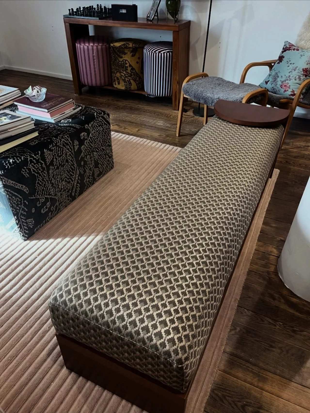 Part 2 closeup of this @dedarmilano filled living space. Doesn&rsquo;t it look extra cozy as we New Yorkers listen to the wind howling outside? 

#reupholstery #madeinbyc #joyfulliving