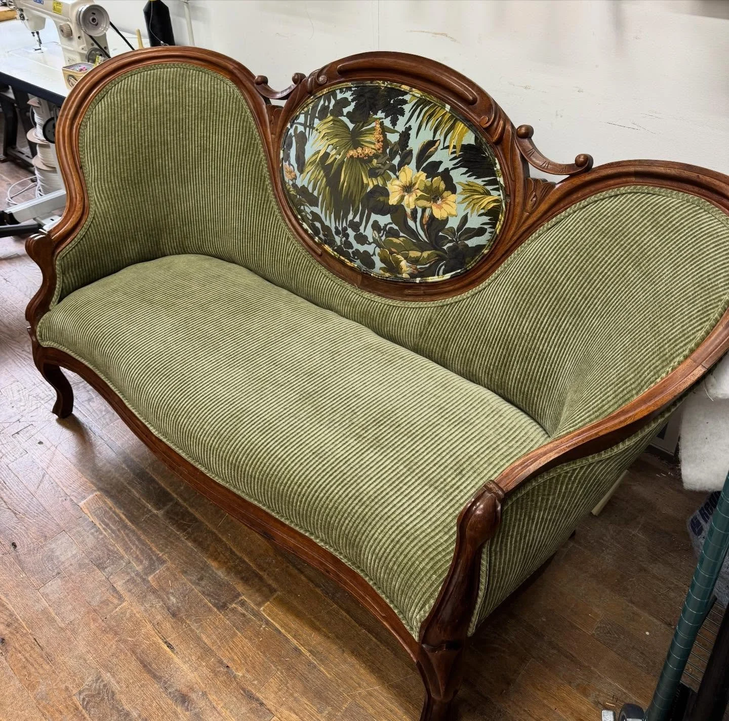 Before: holding on for dear life. After: hosting dinner like she owns the place 🎉

A little corduroy, a little drama, a lot of main character energy✨

Furniture can be fun. I can help 😉

#reupholstery #beforeandafter #madeinnyc