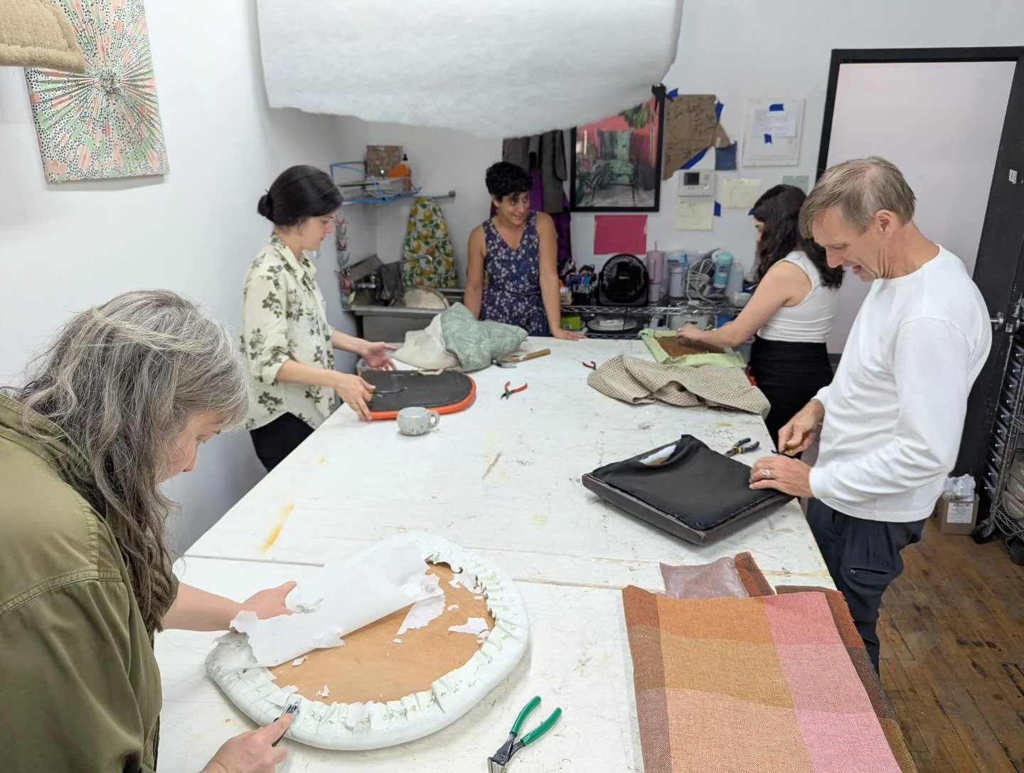 There&rsquo;s just something about making with your hands.

In my dining seat class, people walk in curious (and a little unsure)&hellip;and leave with a fully finished, professional-looking chair they made themselves.

We cover all the basics of uph