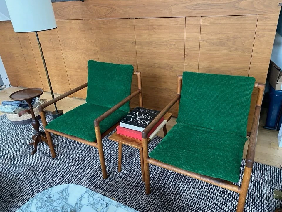 After ➡️ Before

From flat grey linen to rich @elitisfrance green and a full function upgrade to match. These once-fixed seat cushions were rebuilt into fully removable cushions for easier cleaning, better longevity, and a piece that works harder for