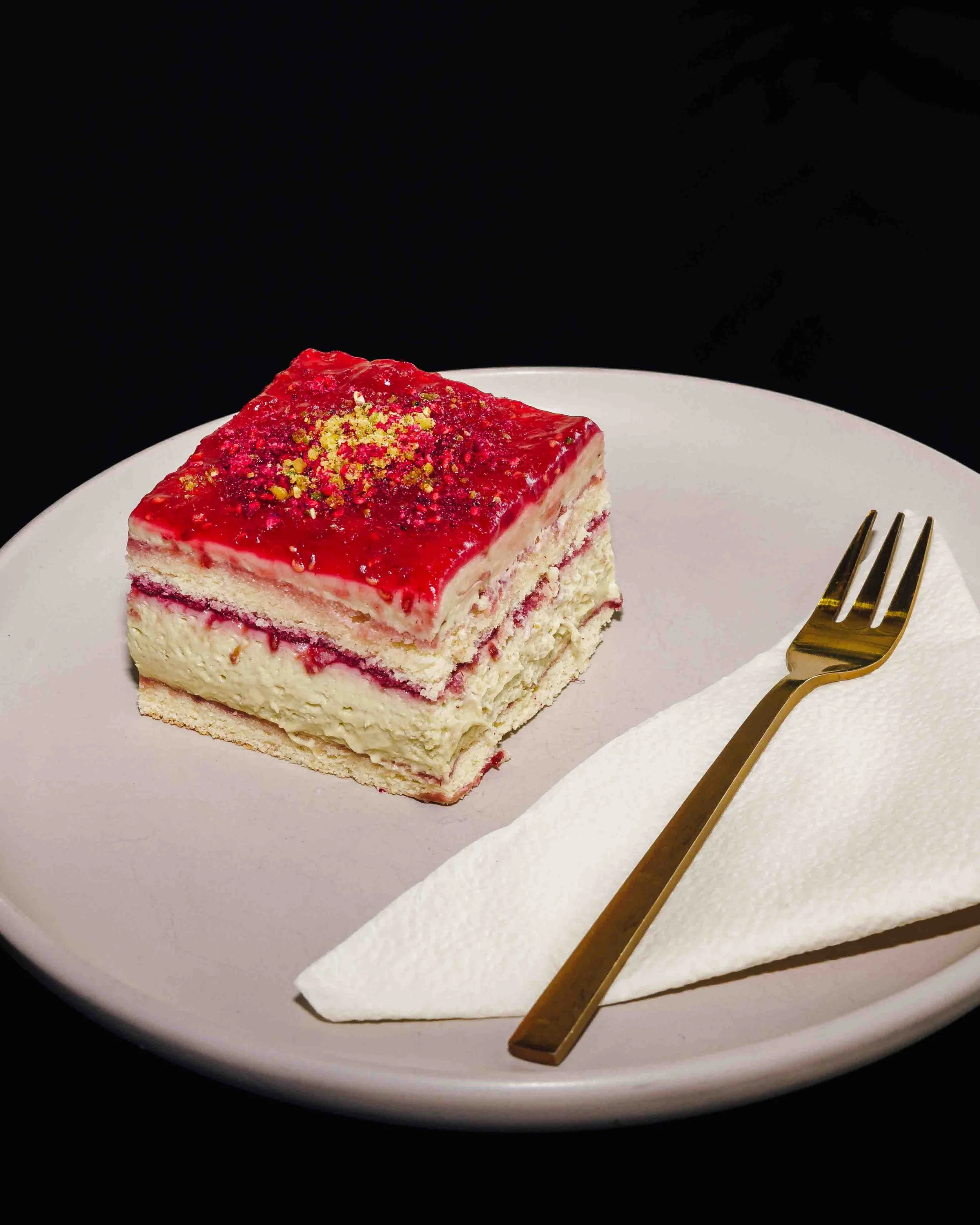 Strawberrycake_0-2.jpg