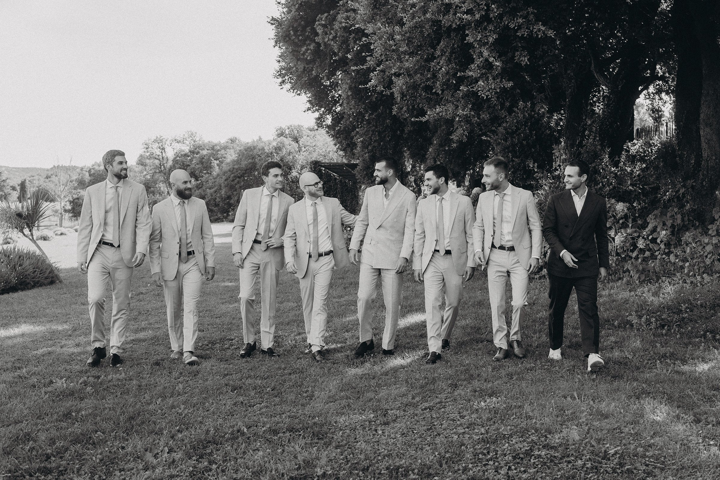 photo de groupe garçons d'honneur élégante