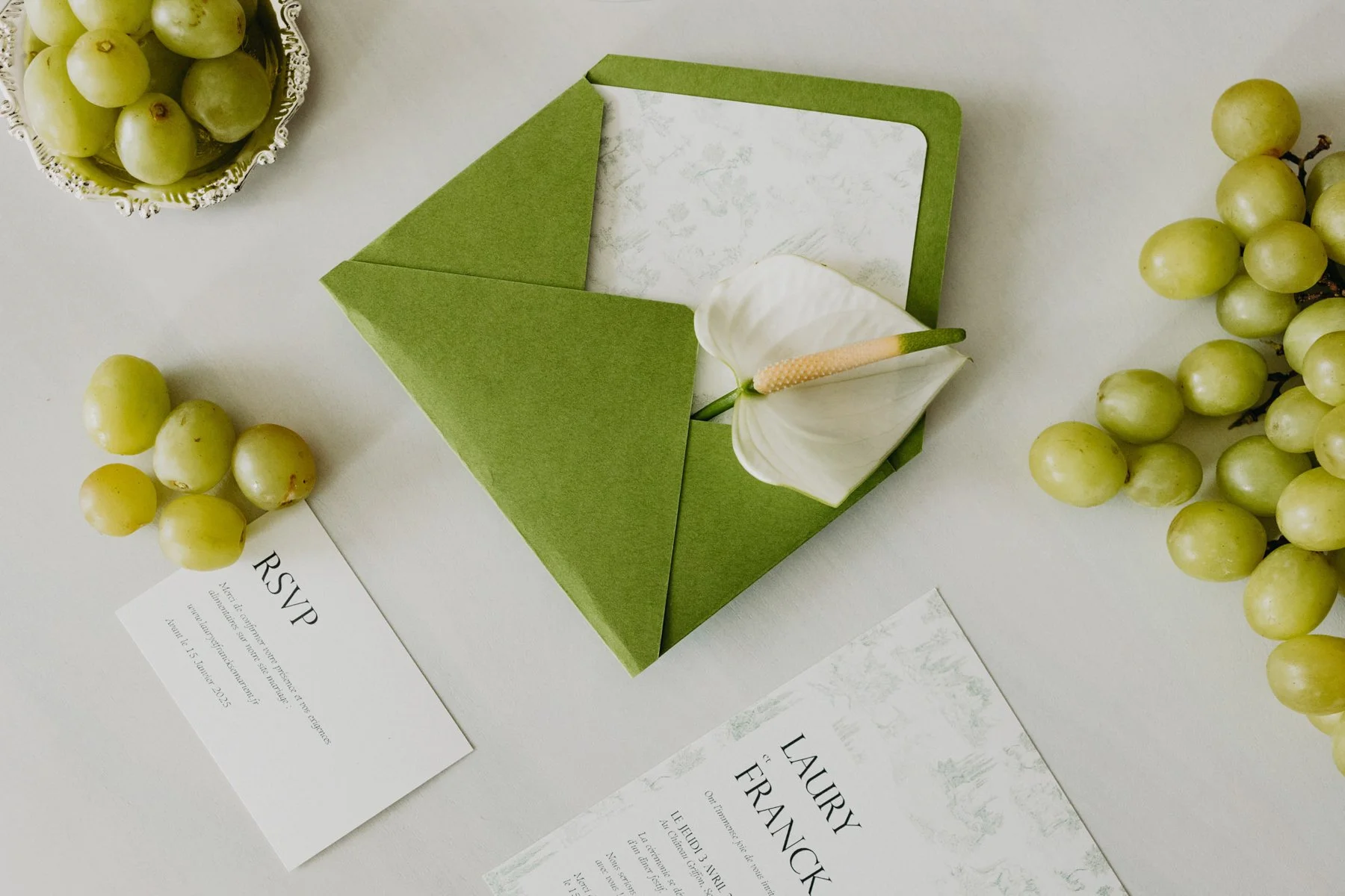 flatlay papeterie préparatifs mariage