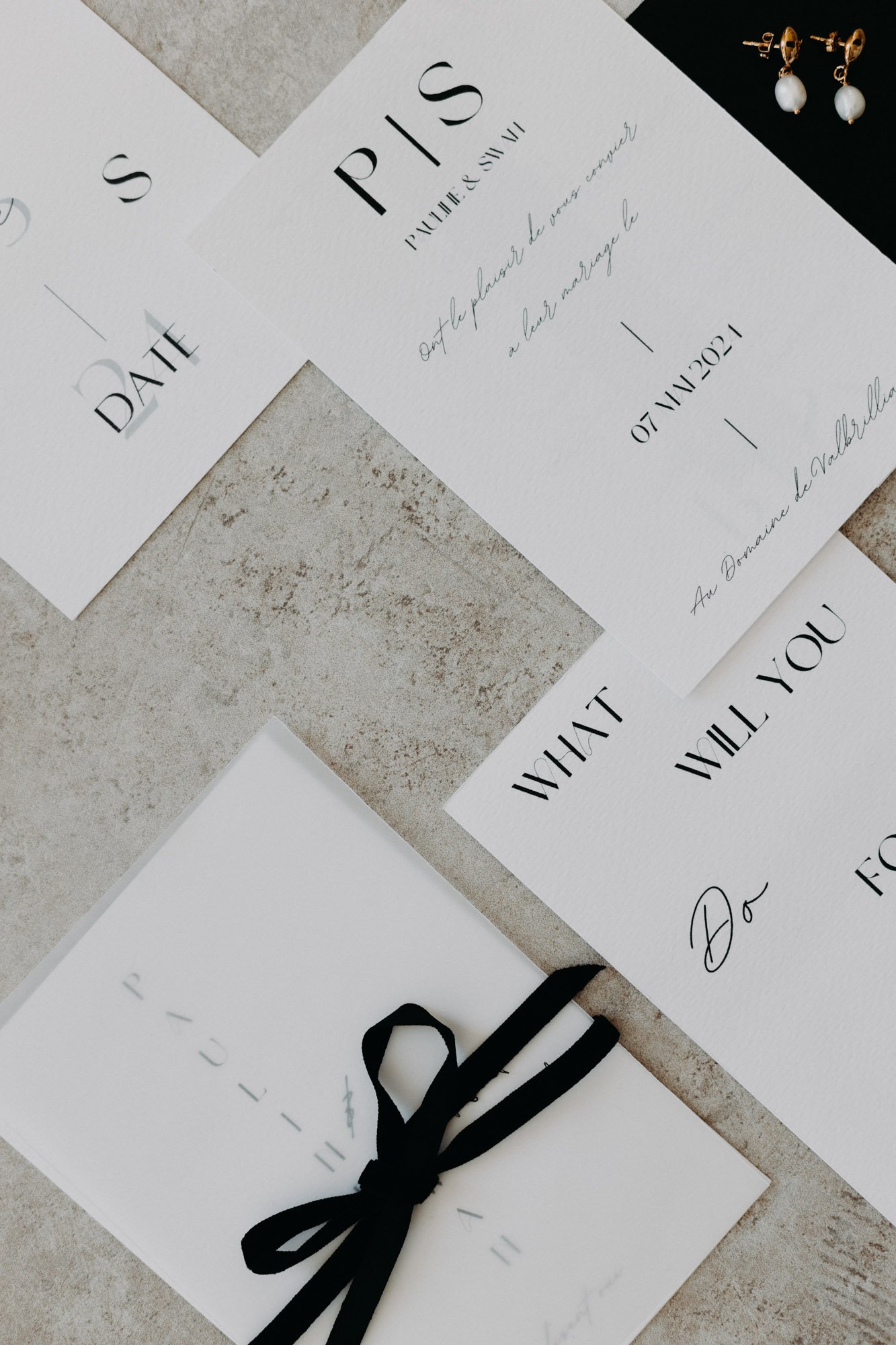 détail flatlay papeterie préparatif mariage