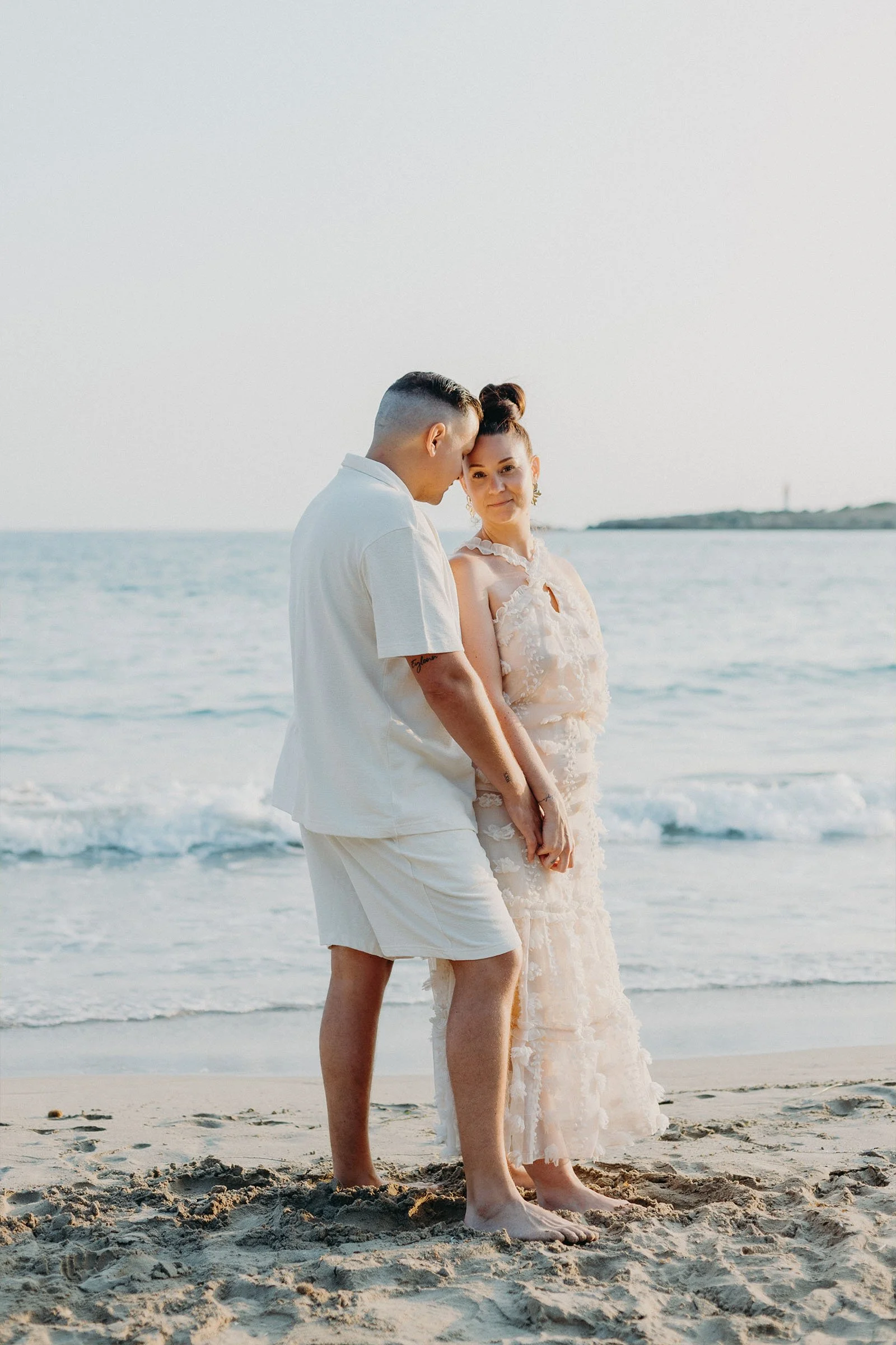 séance photo couple au bord de l'eau sur les plages de la Côte Bleue