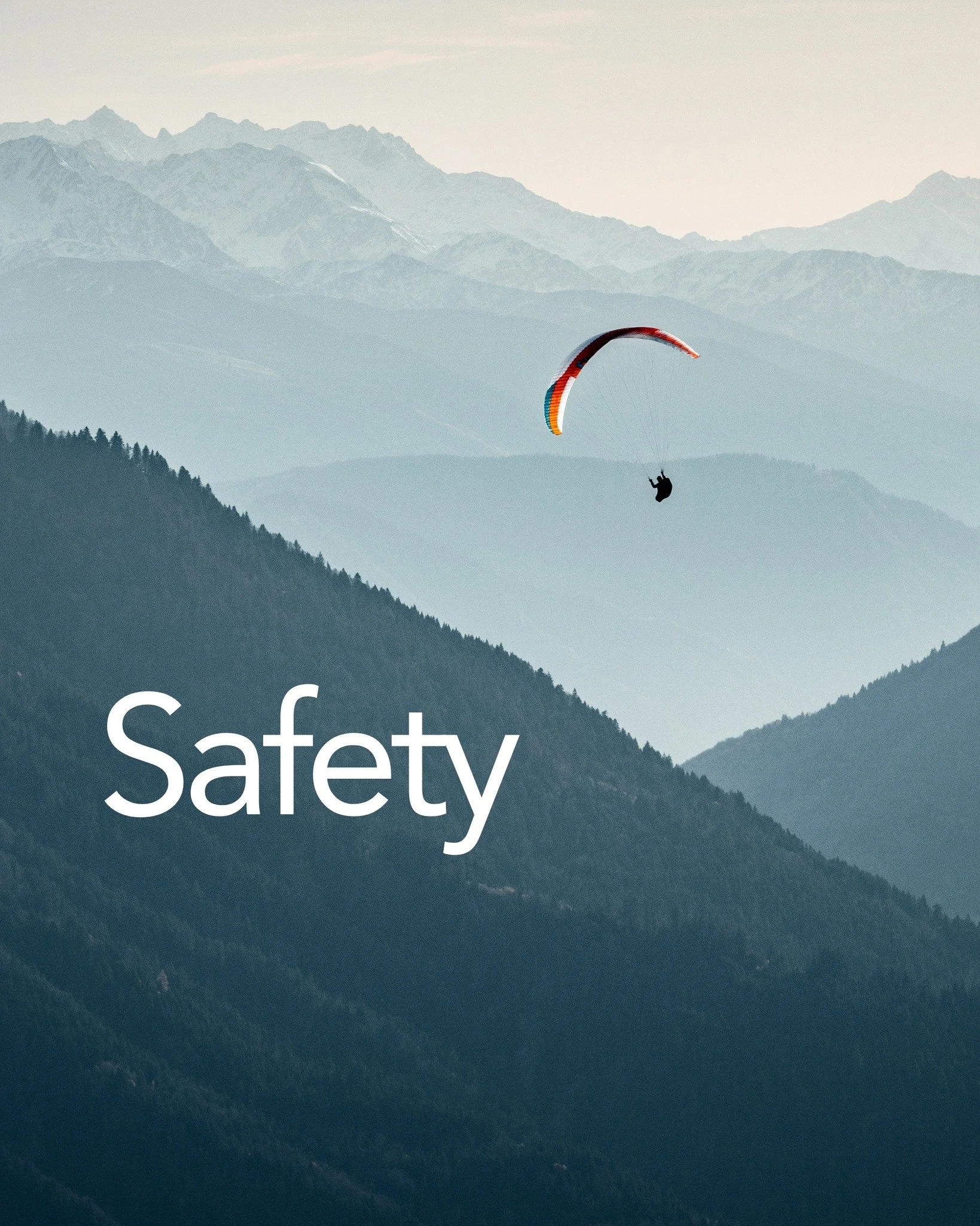 Safety is not a slogan.

This approach comes from a simple observation: in hike &amp; fly, risk cannot be managed with intentions alone. It requires structure, anticipation and clear decisions.
That&rsquo;s why safety at PEAKRACE is practical, visibl