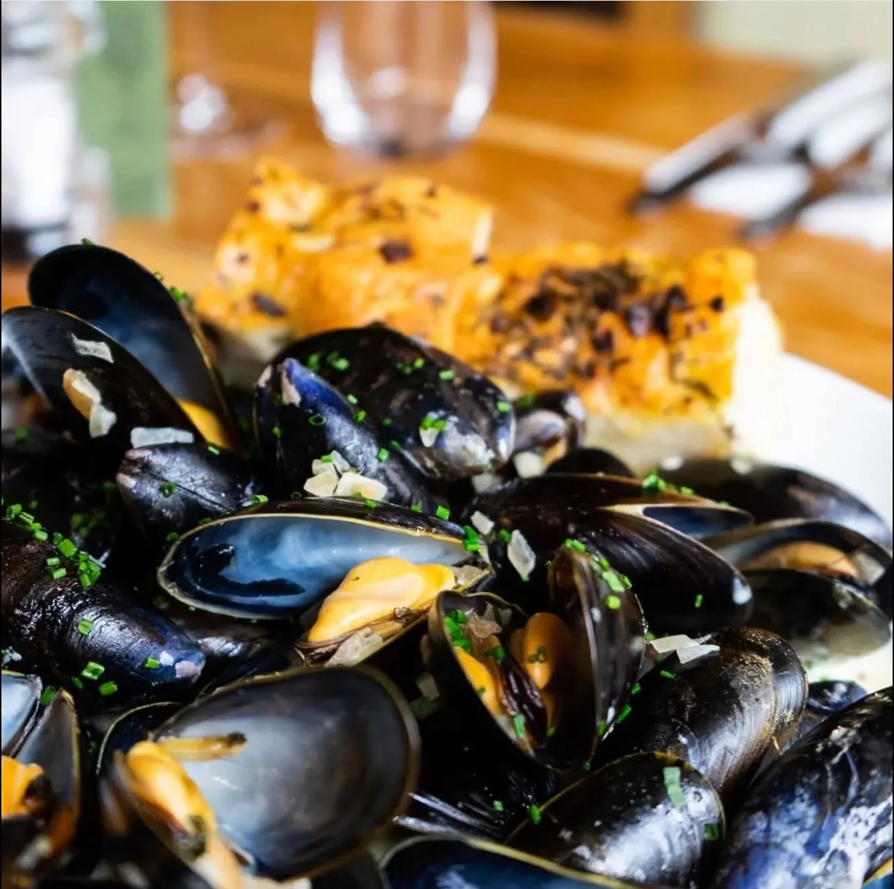 ✨Moules Frights Night - 5th March✨

Join us for fresh mussels, twice cooked chips and focaccia with a medium glass of house wine or pint of beer / cider for &pound;25 per person!

We have plenty of flavours to choose from:

Marinieres - Confit onion,
