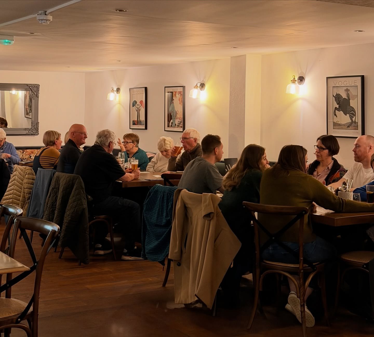A full pub is a happy pub ❤️ 

We love seeing our guests fill the room, whether it&rsquo;s for drinks with friends or a meal with the family, we can&rsquo;t wait to see you enjoying your time with people you love! 🥂
