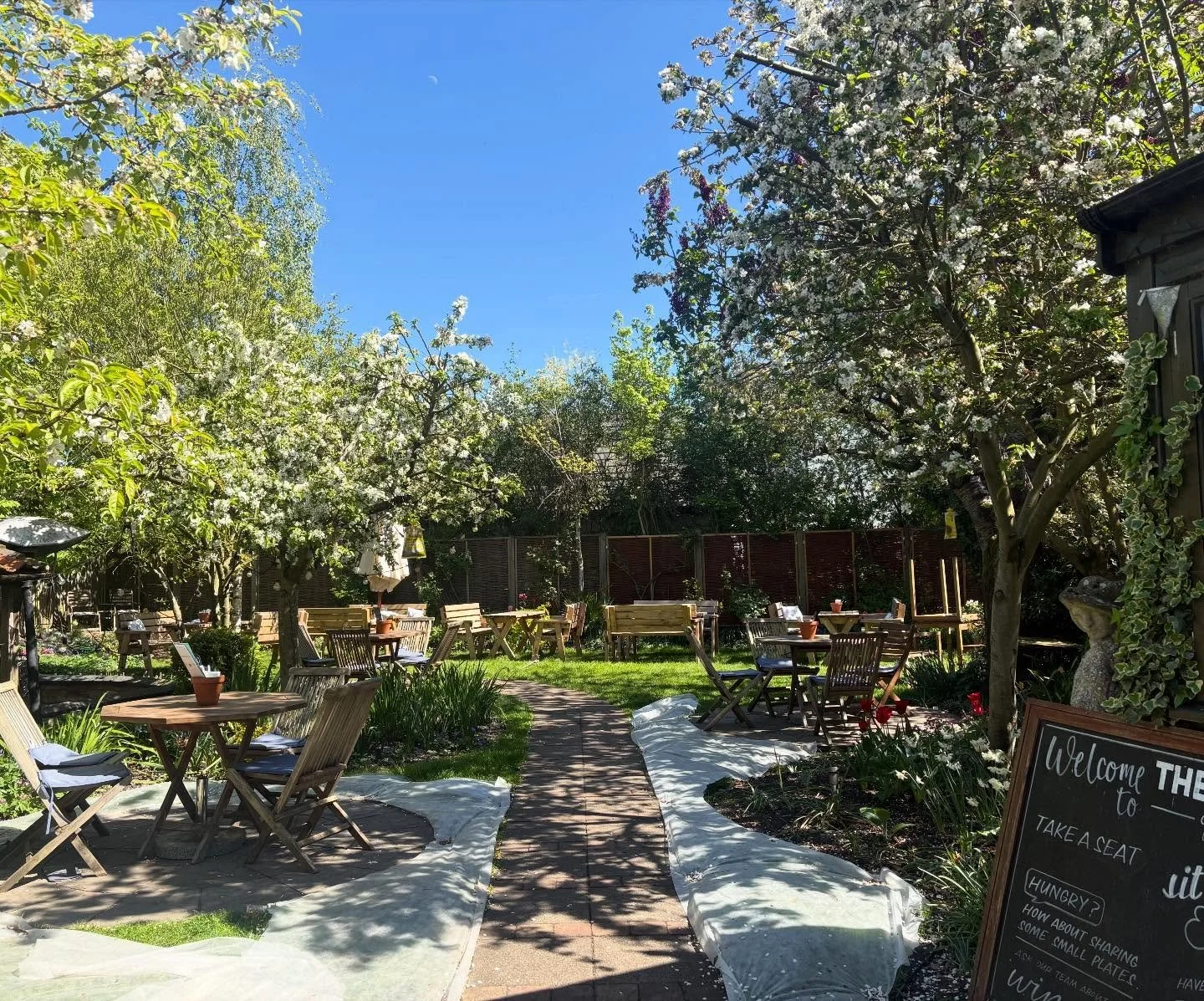 The sun is out and our garden is the perfect place for you to be! ☀️ 

So grab your family and friends and come make the most of this wonderful weather with us!

Even better, you can come and try our brand new drinks menu! 😋

#norfolkpub #norwich #b