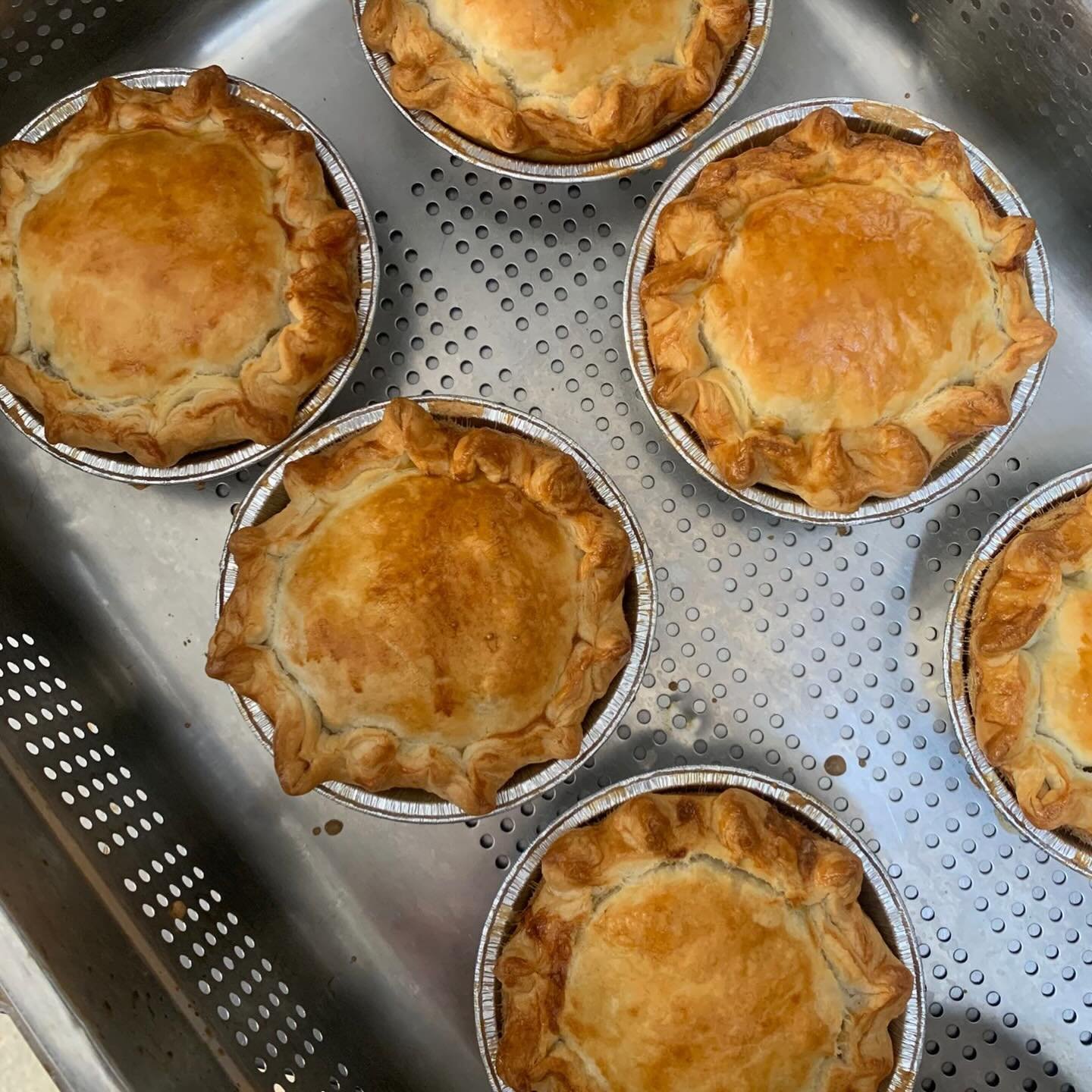 Our freshly prepared Pie of the Week is&hellip; Steak and Ale! Using our very own house Bitter- Goldthorpe Best 🌟 

Join us this this Bank Holiday Weekend- make sure you let us know you&rsquo;re joining by following the link in our bio, or calling o