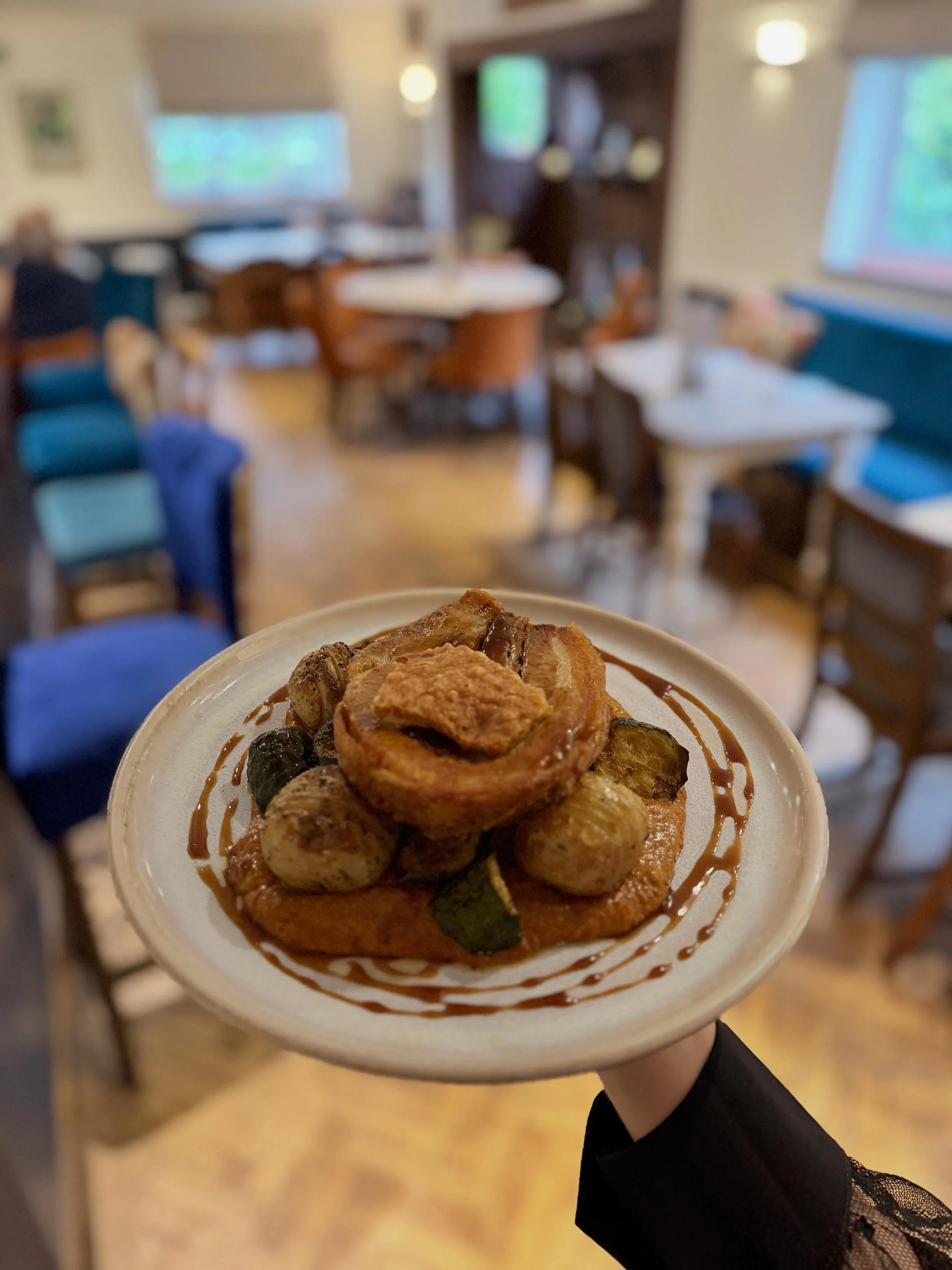 One of our specials today: 

Crispy rolled Pork Belly, spiced courgette, hasselback potato&rsquo;s and mojo rojo. 

How delicious does this look 😍

#norfolkfoodie #theboars #joinus