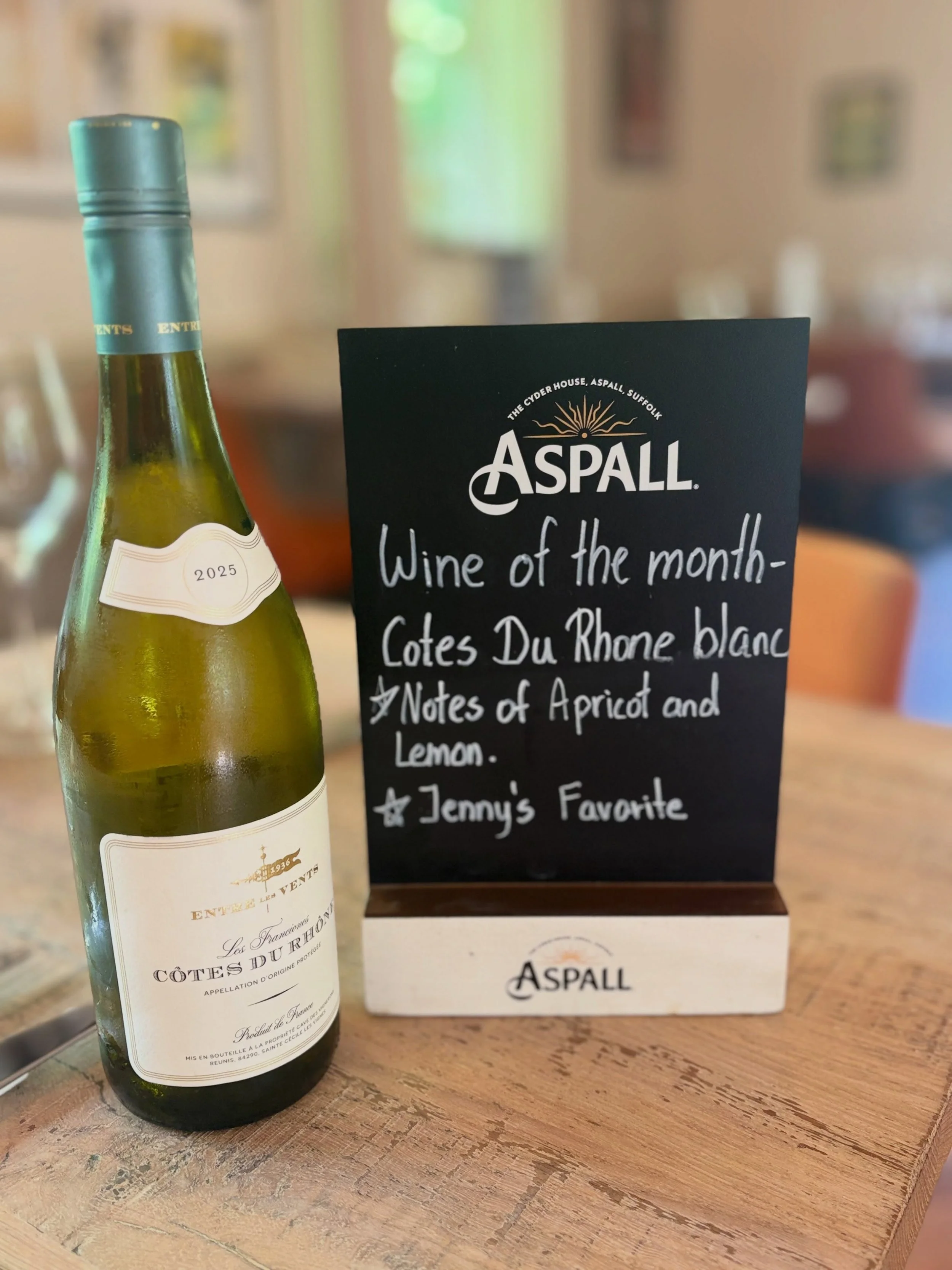Warm &amp; inviting
🍷 Wine of the Month: C&ocirc;tes du Rh&ocirc;ne Blanc
A beautifully balanced white wine with bright notes of apricot and lemon. Fresh, elegant, and perfect for a leisurely lunch or evening meal. A favourite of Jenny&rsquo;s! #the
