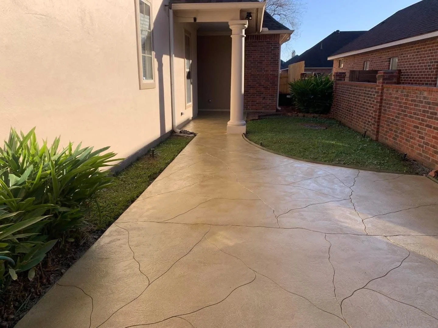 Carved, beige, concrete floor, resurfacing. 