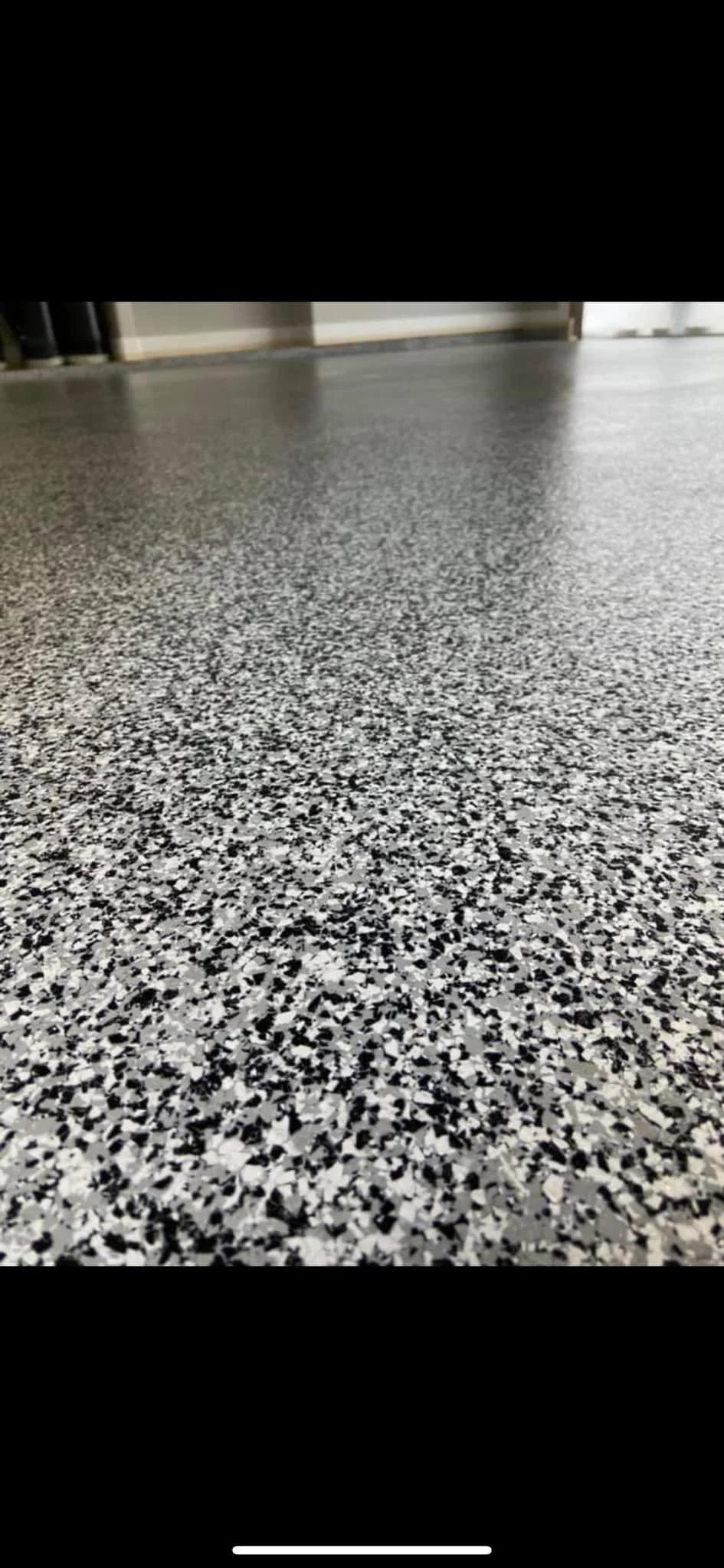 Epoxy flake floor coating