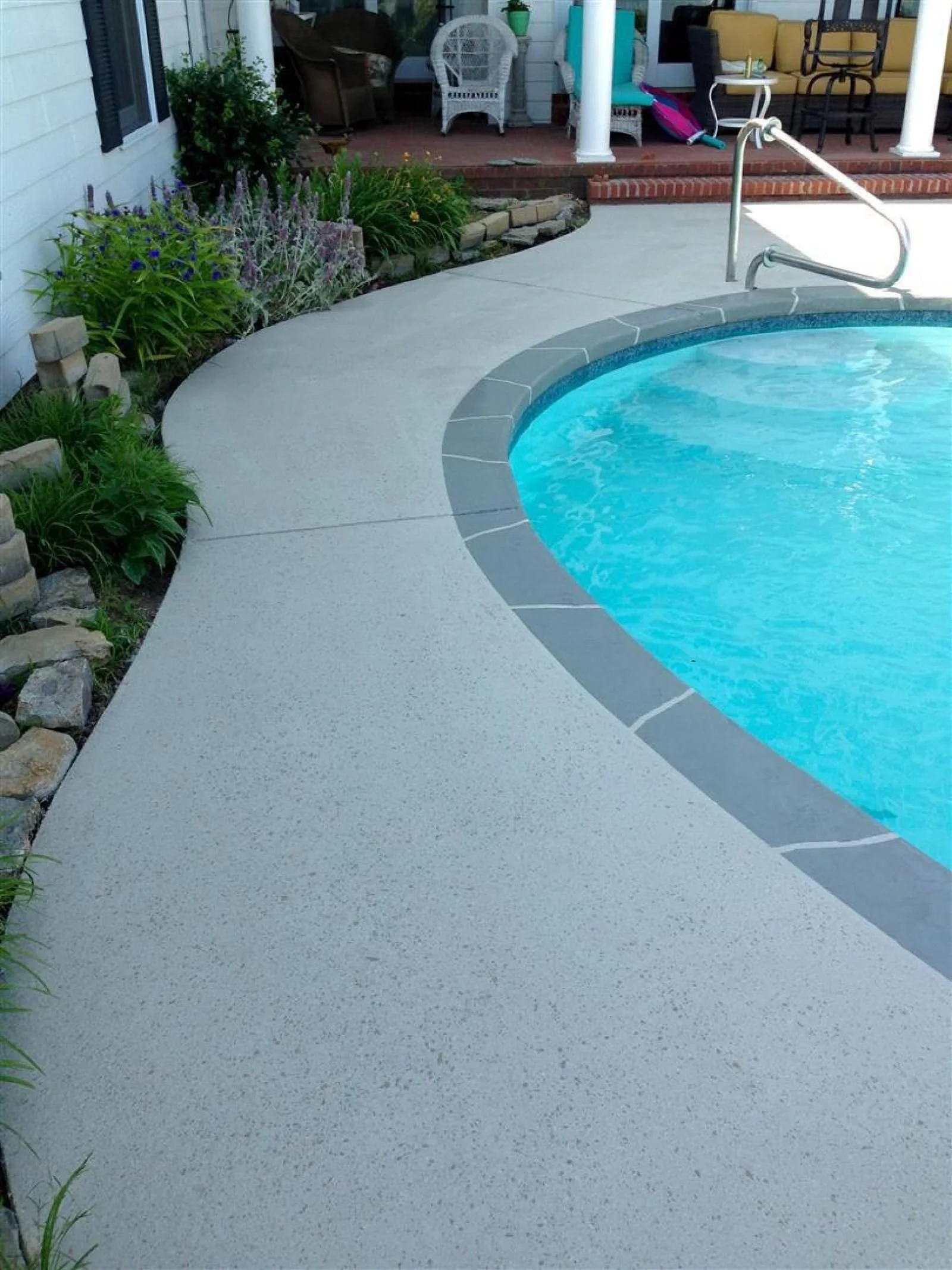 Pooldeck spray texture concrete coating. 