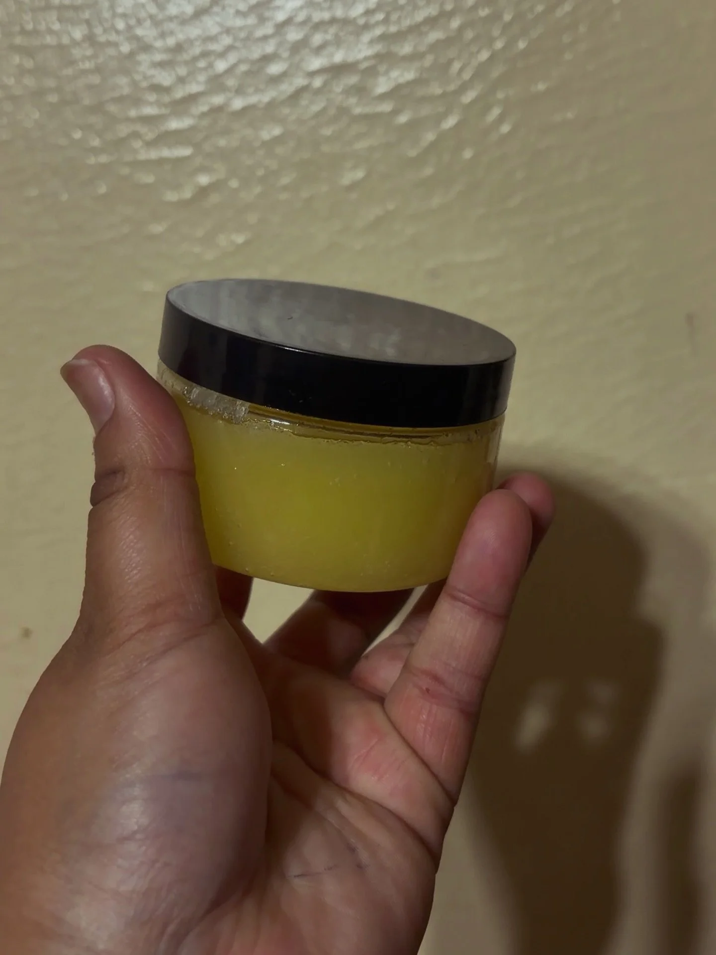 Im happy to announce that i am making limited batches of sugar scrubs and perfume oils! 

🥭 Mango Dream sugar scrub is the perfect option for revealing soft, smooth skin while leaving a pleasant aroma of mango, cinnamon bark, and musk. This scent is