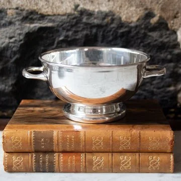 Hotel Private Label Low Pedestal Bowl with Handles  