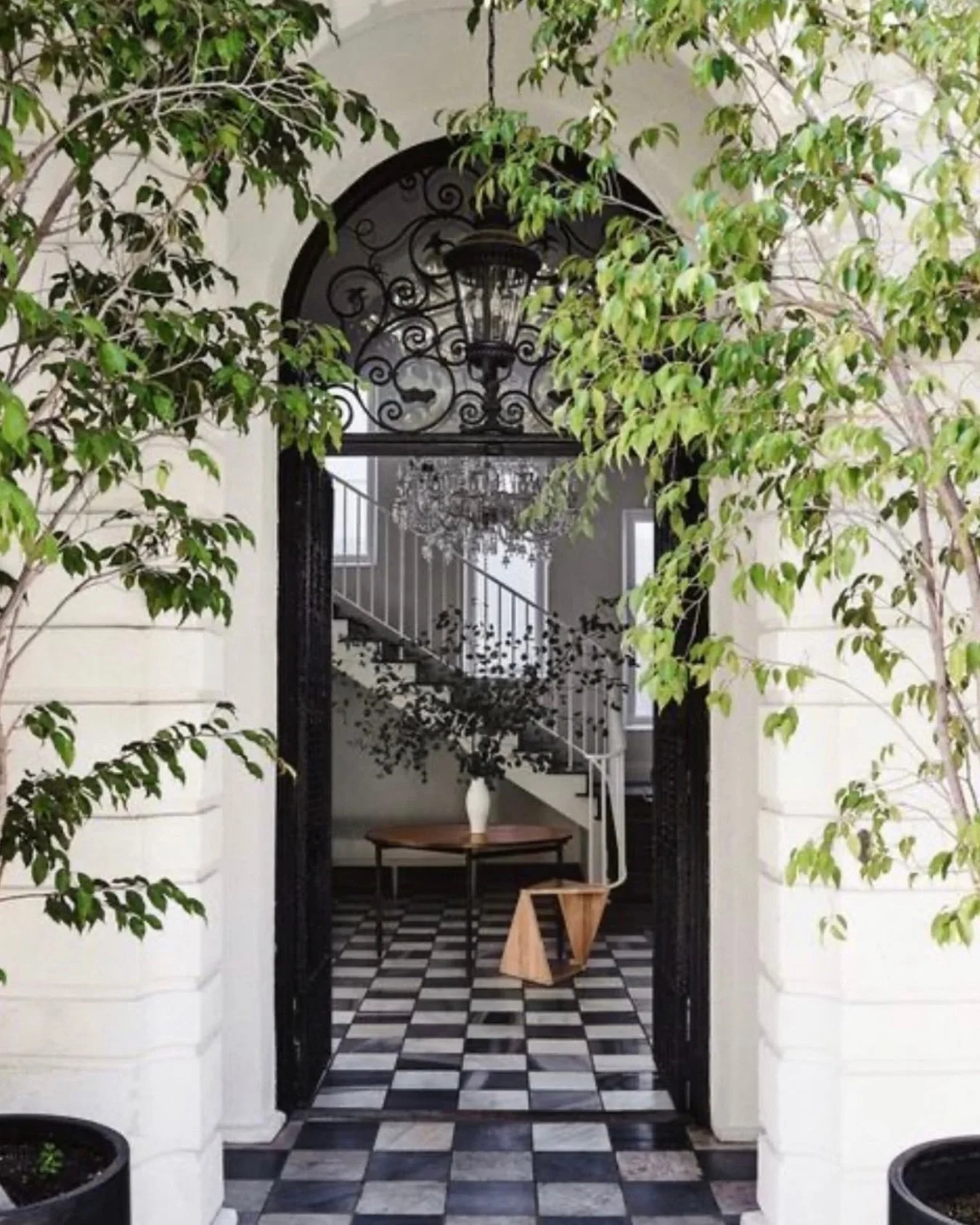 C L A S S I C 
some entrances say everything before a word is spoken.

Design by @brigetteromanek
Featured in @vogueliving