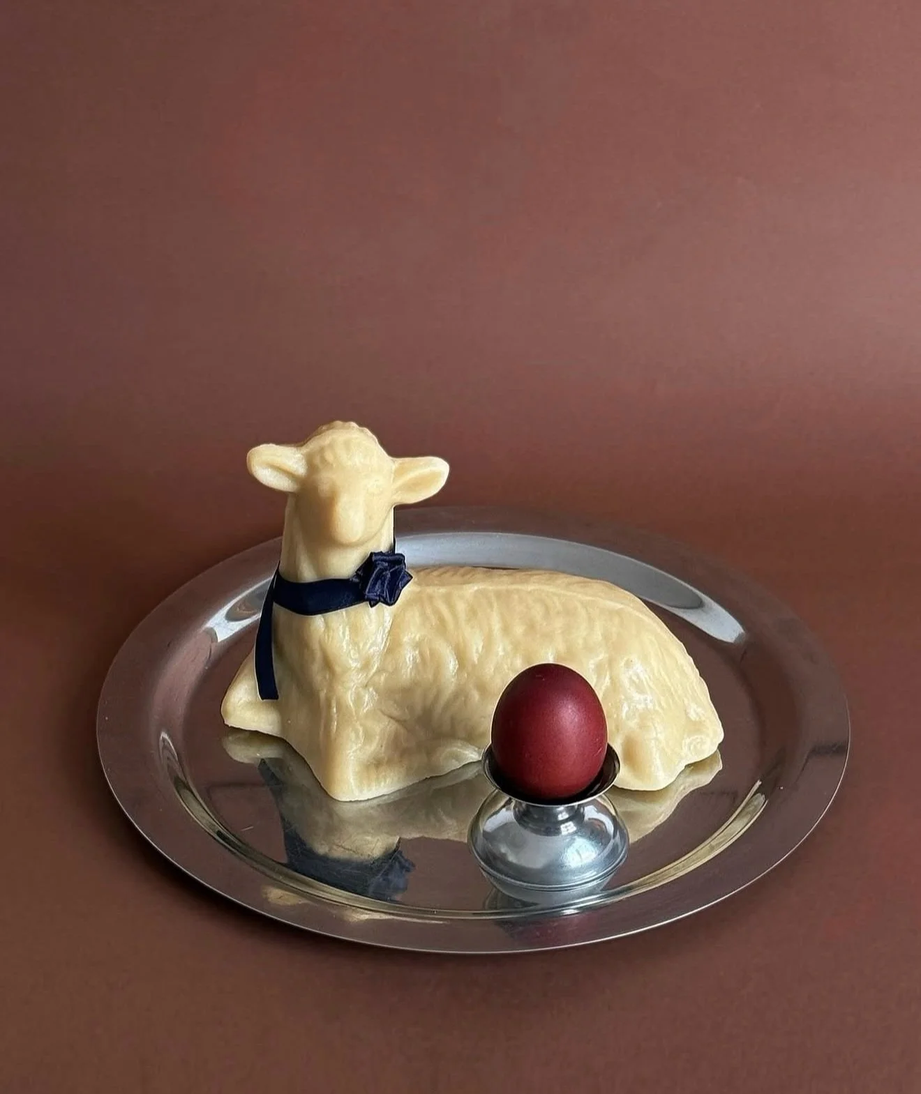 E A S T E R
from Classic &amp; Curious, wishing you a table shaped by tradition, guided by taste, &amp; finished in the details.

Cheers to a beautifully set day.✨

Scroll for a study in easter style &rarr;
📷 1: @cuhnja 
📷 2 &amp; 5: Rowan MacGrego