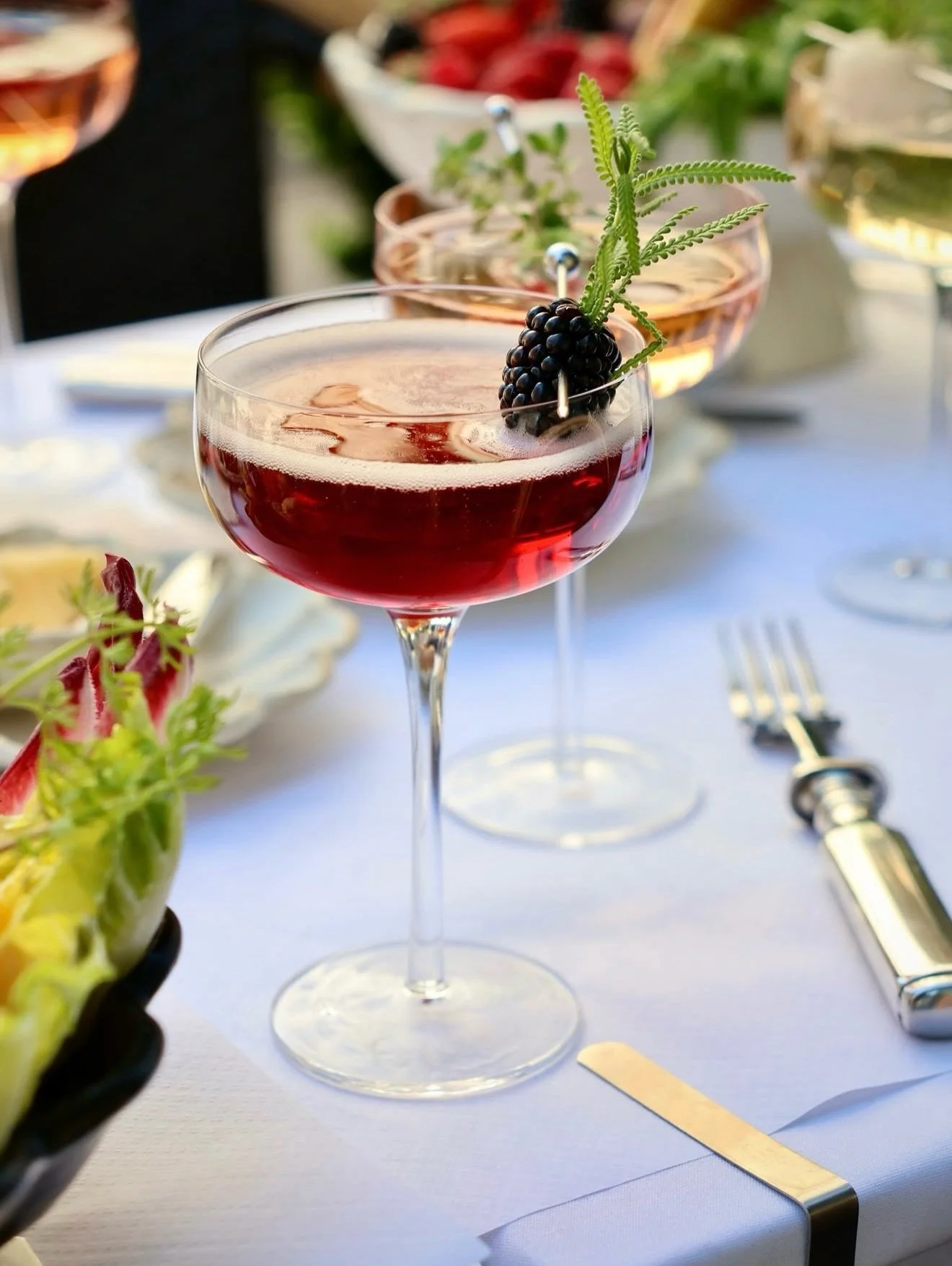 A P &Eacute; R O
Let&rsquo;s Friday, the French way! 🥂

We are heading back to one of Anne&rsquo;s favorite NYC restaurants, La Mercerie, for a chilled glass, small bites to share, and that late light that turns it all into ritual.✨

&Agrave; votre 