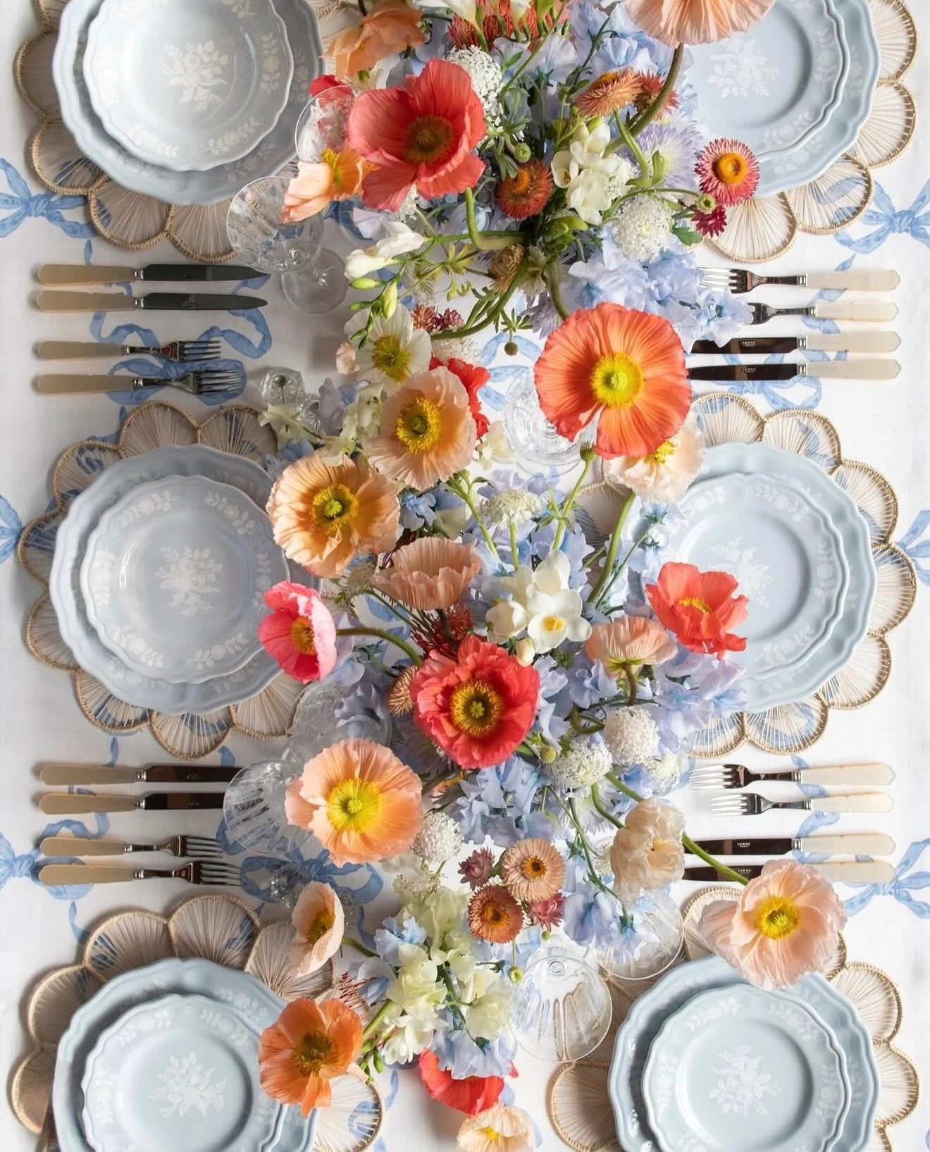 C U R I O U S
Color, conversation &amp; one more glass than planned at a table like this one. ✨

Photo: @casadeperrin
Florals: @megan_gray 

#ClassicAndCurious #tabletop #casadeperrin