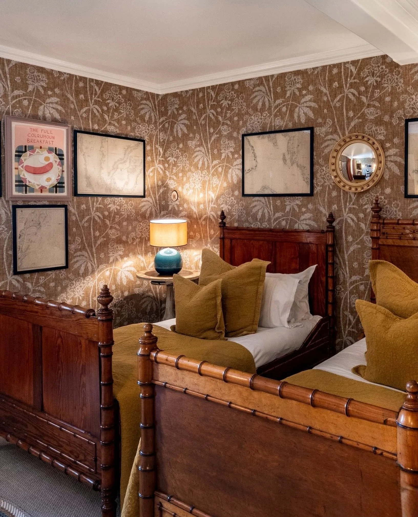 C L A S S I C
There is something endlessly compelling about a storied inn reimagined without losing its soul. @lochlomondarms, you are on my travel short list! ✈️🏴󠁧󠁢󠁳󠁣󠁴󠁿

@russellsagestudio designed in layers of history, pattern and a touch of