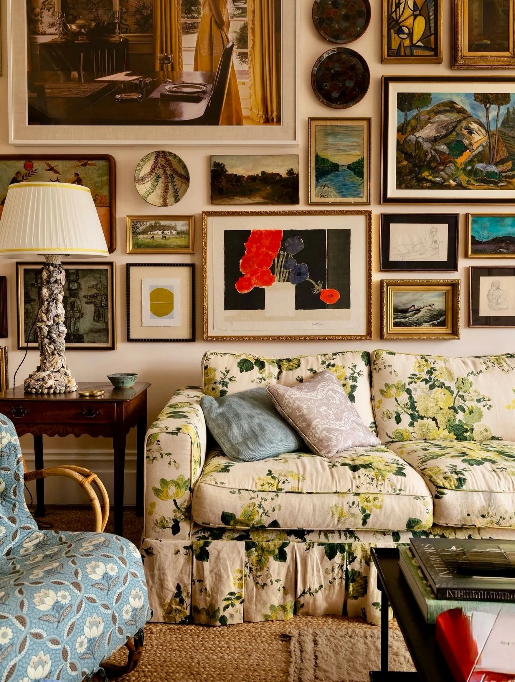 S A N  F R A N C I S C O 

There&rsquo;s something irresistible about a room that reveals itself slowly. Pattern against pattern, art gathered over time, florals beside stripes, and not a single corner afraid of personality.

Heidi Caillier&rsquo;s S