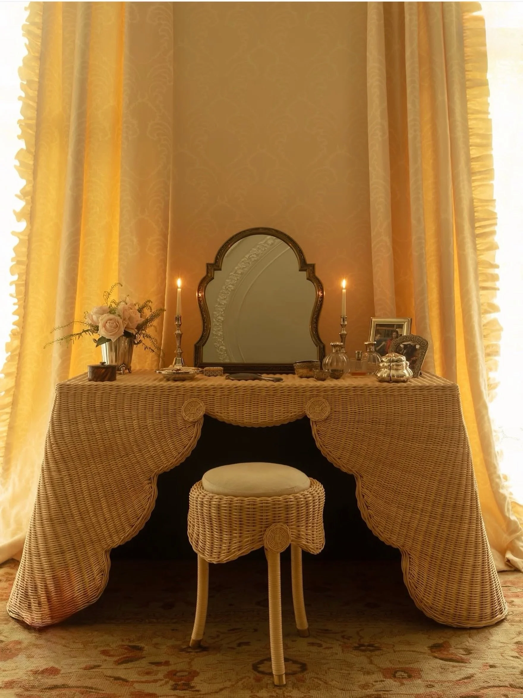 R O M A N T I C
A little candlelight. A beautifully considered corner. A reason to linger over the everyday.

The Chatelet dressing table by @soanebritain makes getting ready a ritual of its own.🕯️

Photography: @oskar.proctor

#ClassicAndCurious #S