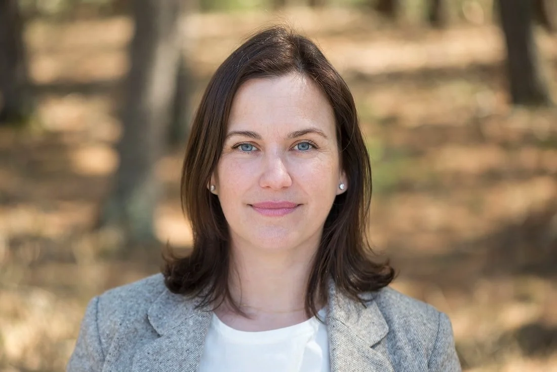 headshot of psychotherapist Season Harris of Season Harris Psychotherapy smiling