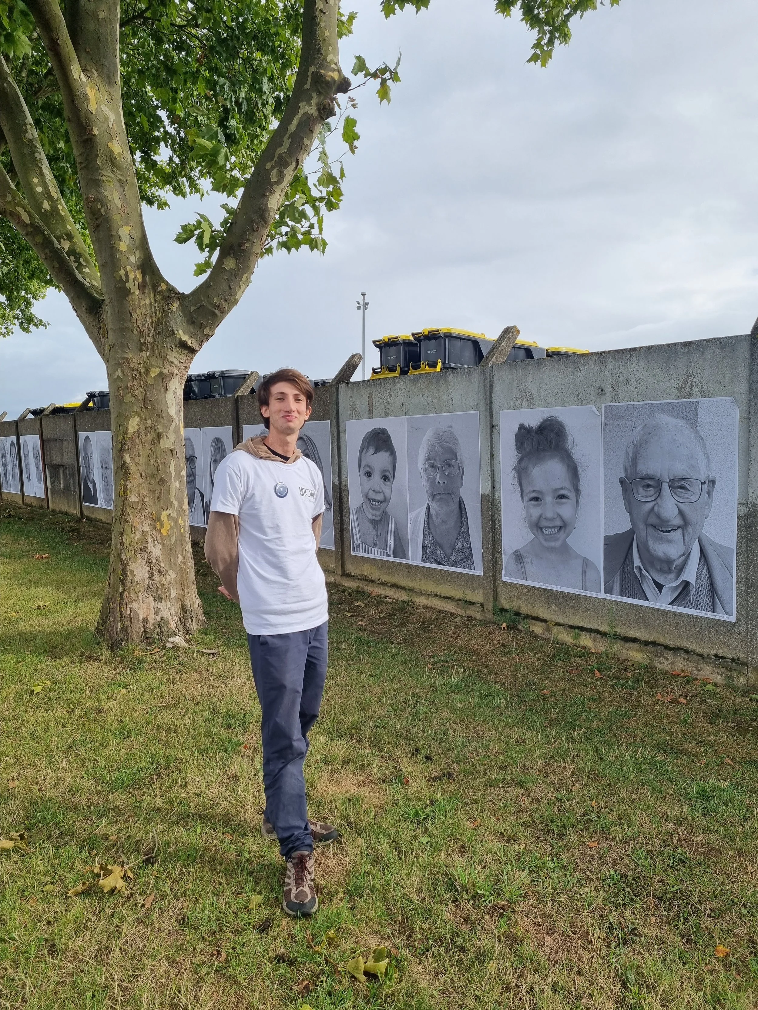 Installation photographique participative dans l’espace public, réalisée avec des habitants dans le cadre du projet Valois Émoi.