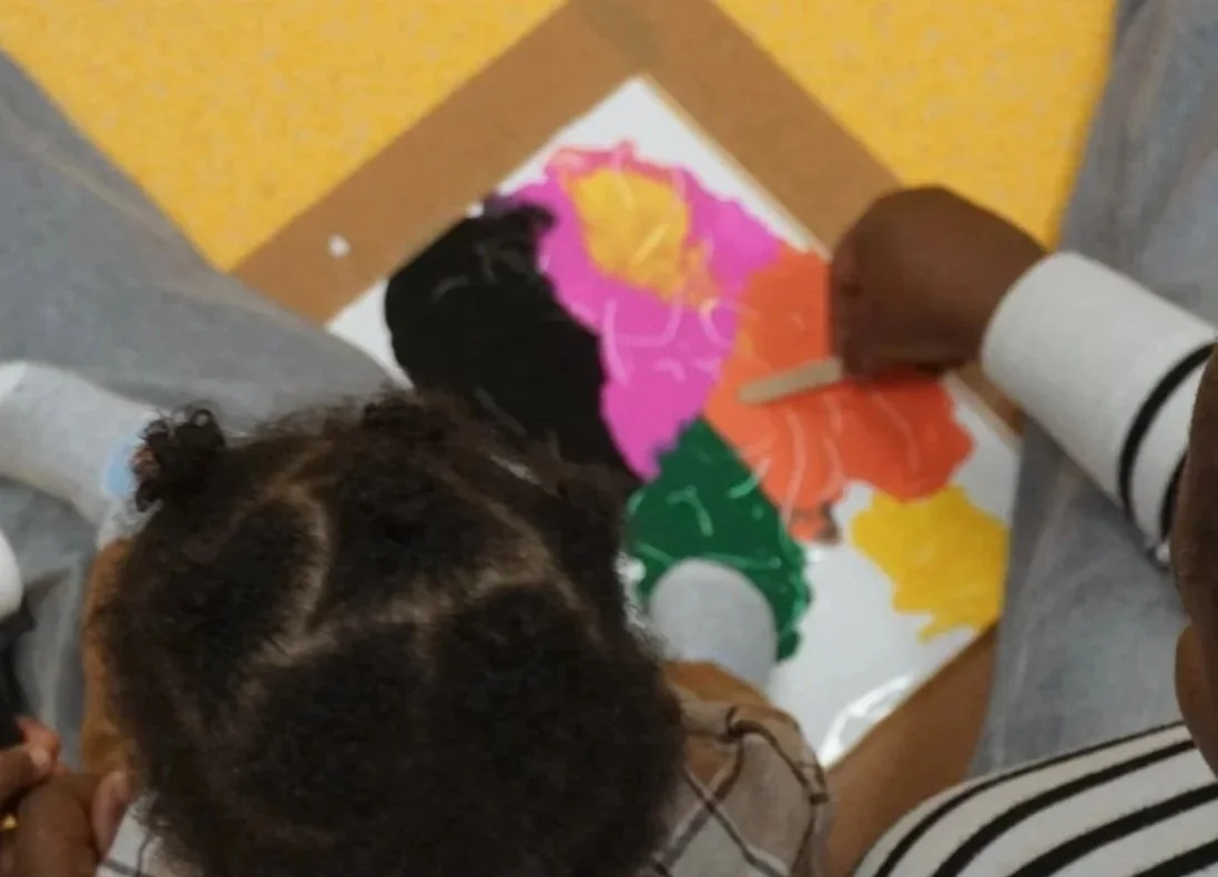 Atelier et éveil culturel pour la petite enfance dans une bibliothèque