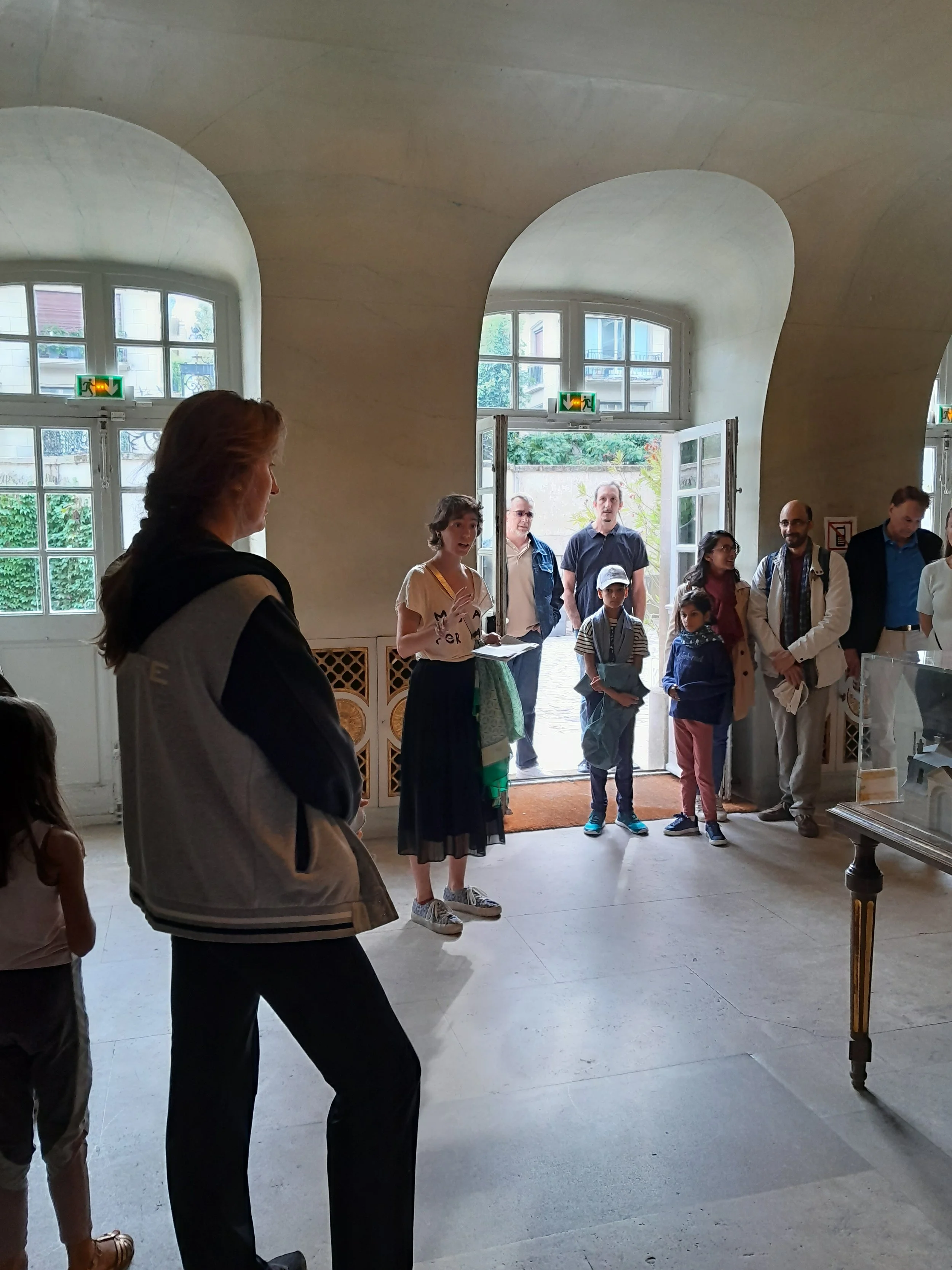 Visite guidée à Neuilly-sur-Seine animée par Artora, explorant l’histoire et l’architecture de la ville.