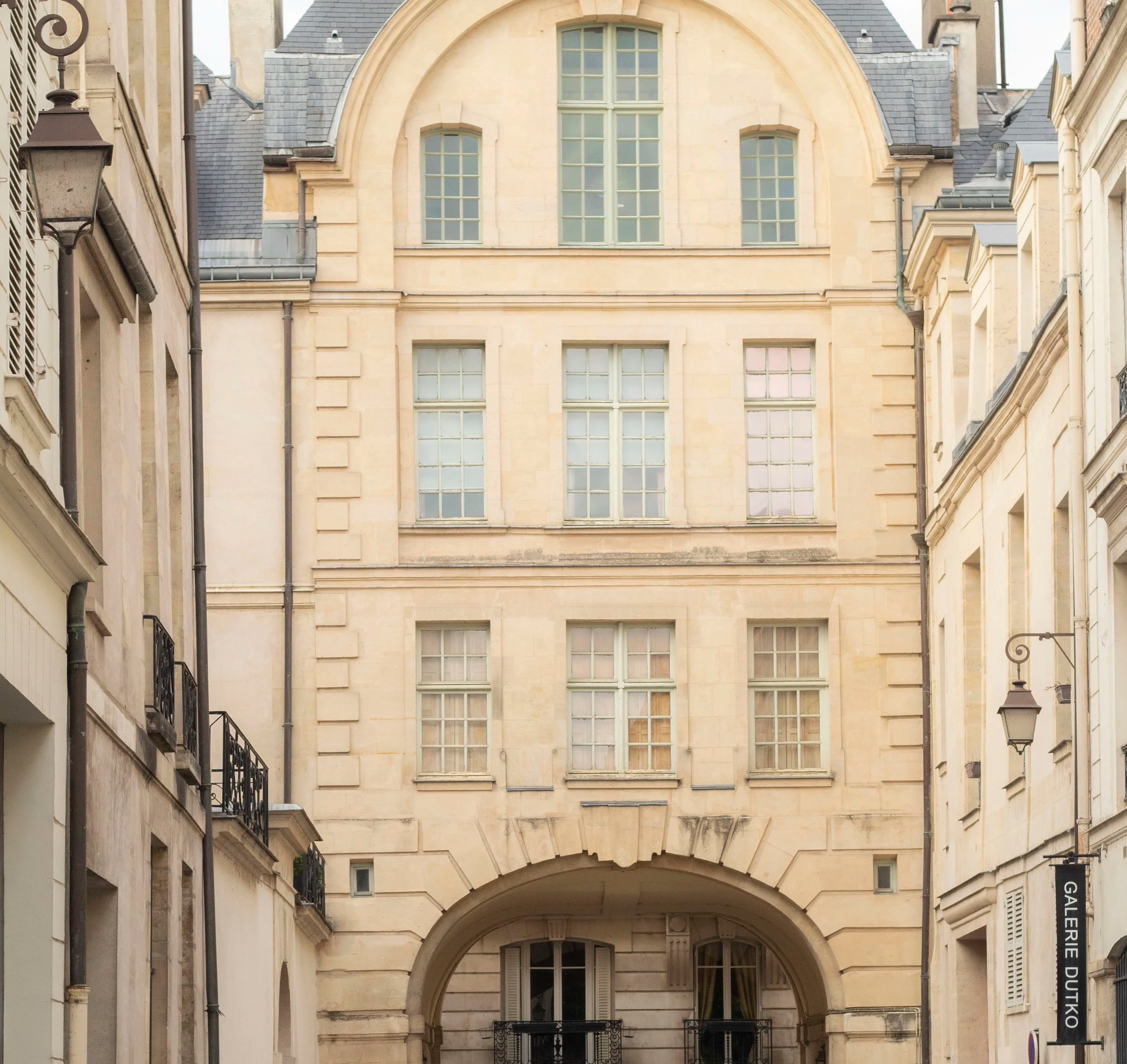 Parcours urbain sur l’Île Saint-Louis à Paris animé par Artora, explorant histoire et architecture.