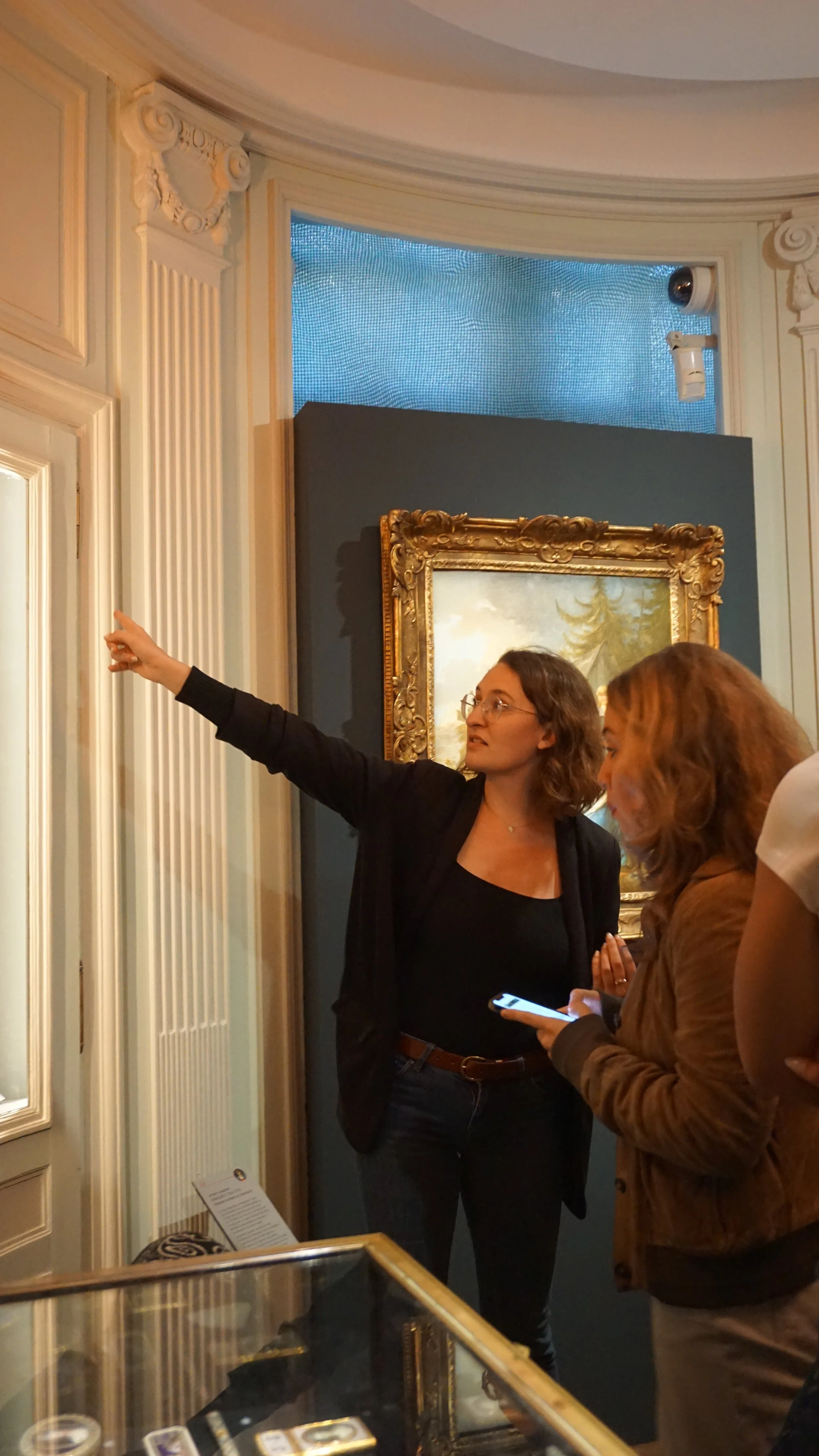 Parcours culturel à Paris pour des étudiants internationaux de l’Institut Français de la Mode, mêlant découverte du patrimoine, histoire des quartiers et références culturelles.