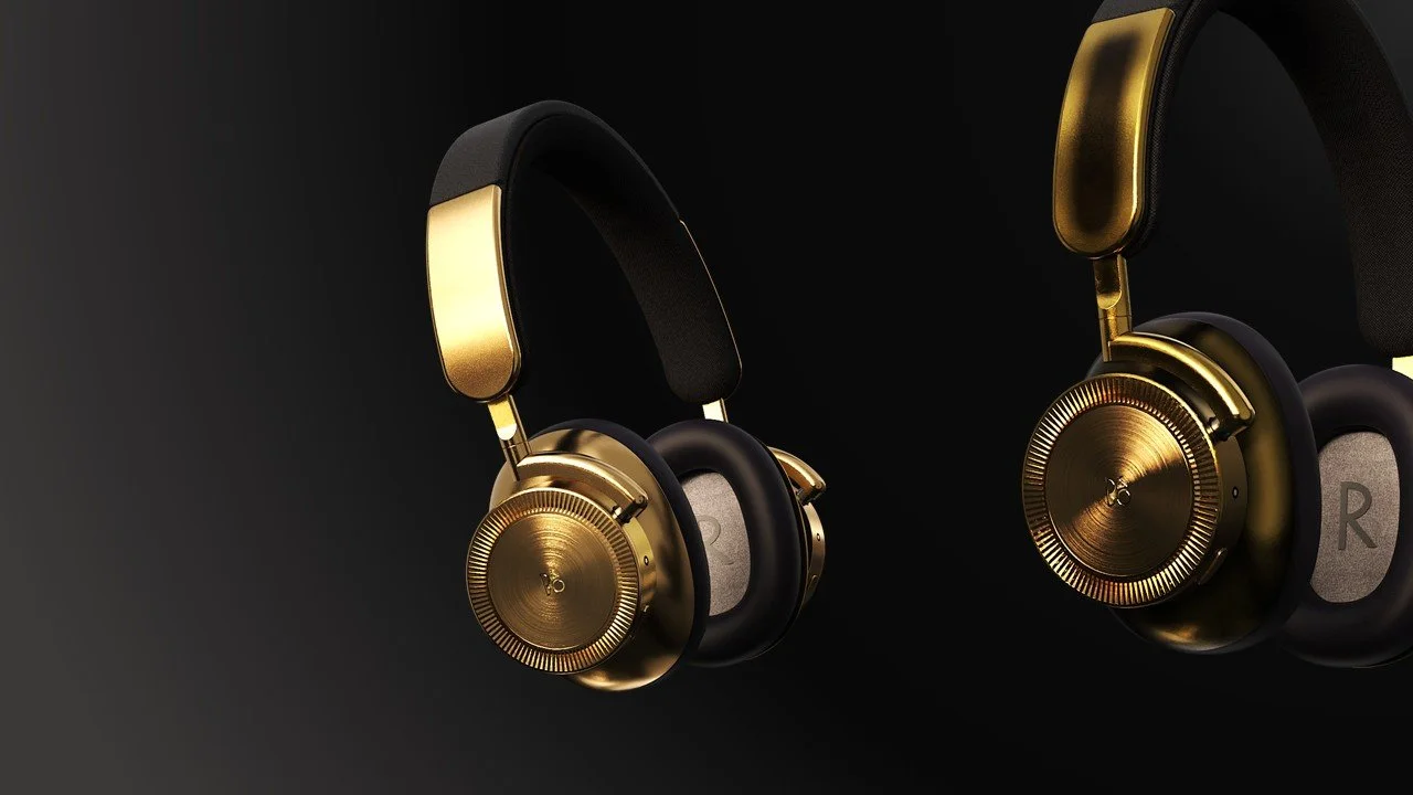 Der Kopfhörer wird mit neuwertigen Oberflächen verkauft, kann aber  über die Nutzungsdauer immer mehr Verschleiß zeigen