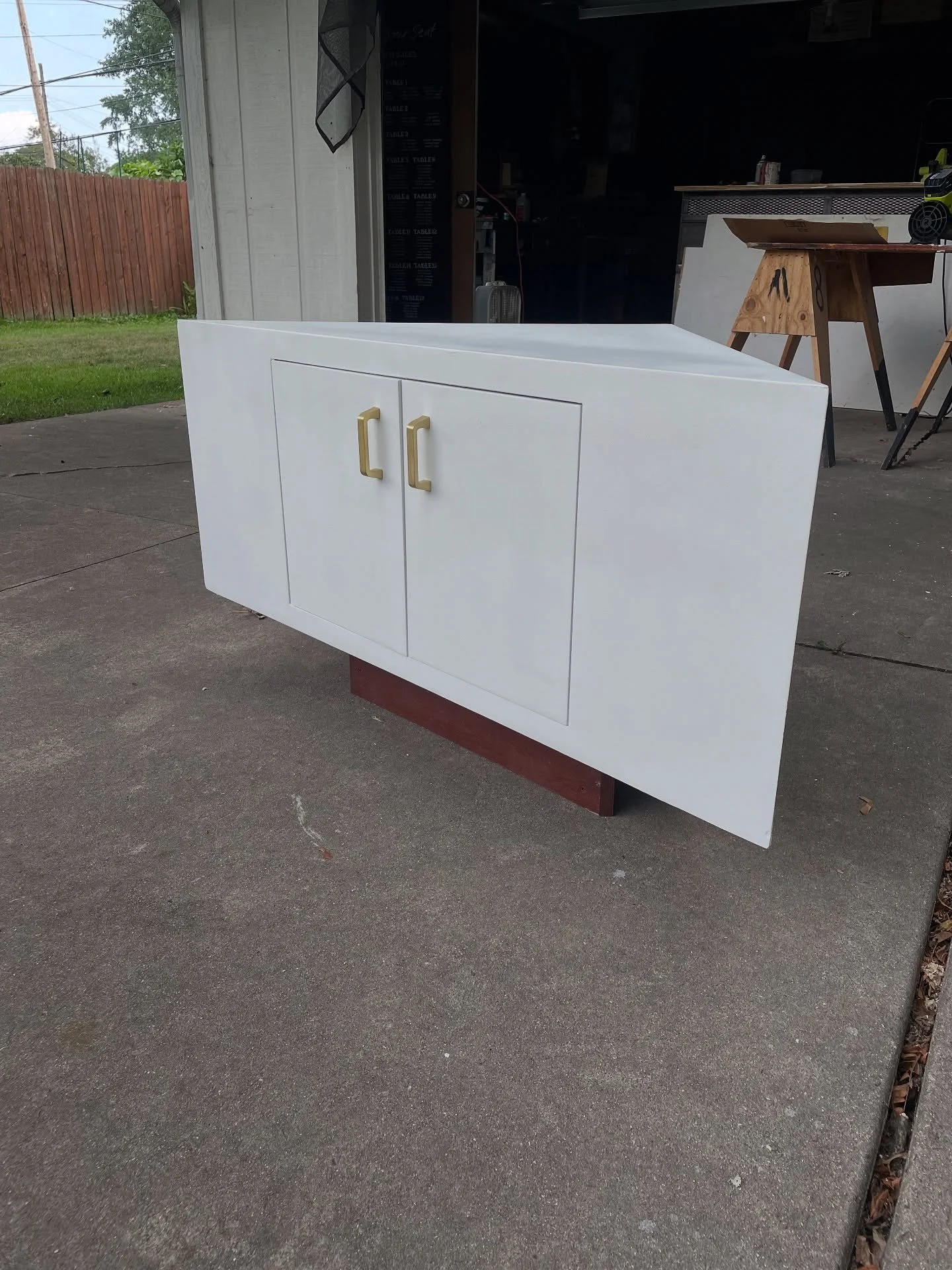 Turned around this roadside find from a corner cabinet to and end table. 🔃🪄

#diyproject #furnitureflip #newlife #beforeandafter #homeproject #decor #design