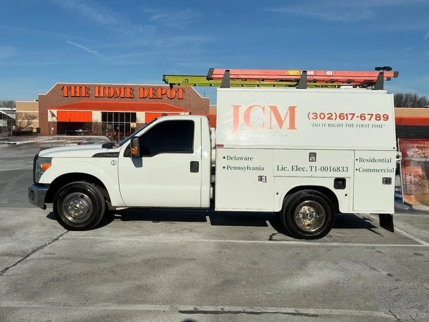 At JCM we offer a wide range of services including but not limited to:

⚡️Panel upgrades
⚡️Panel tune-up
⚡️Service entrance cable replacement 
⚡️Electrical meter replacement
⚡️Recessed lighting 
⚡️Switch and outlet replacement
⚡️Dimmer installation a