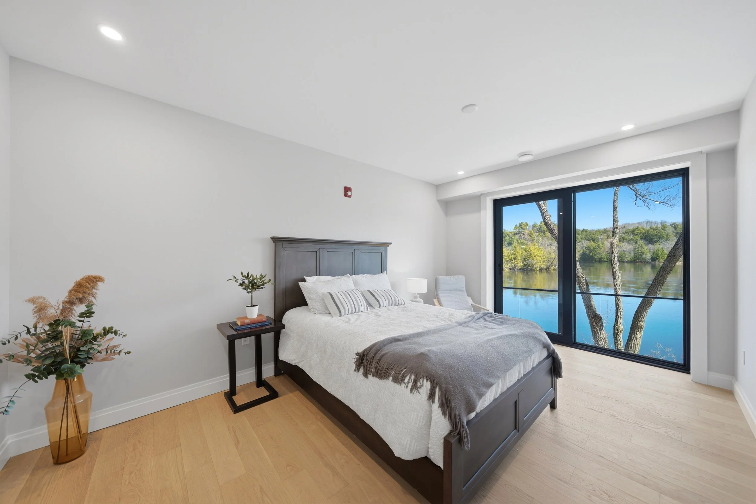 7) Bedroom (1).jpg