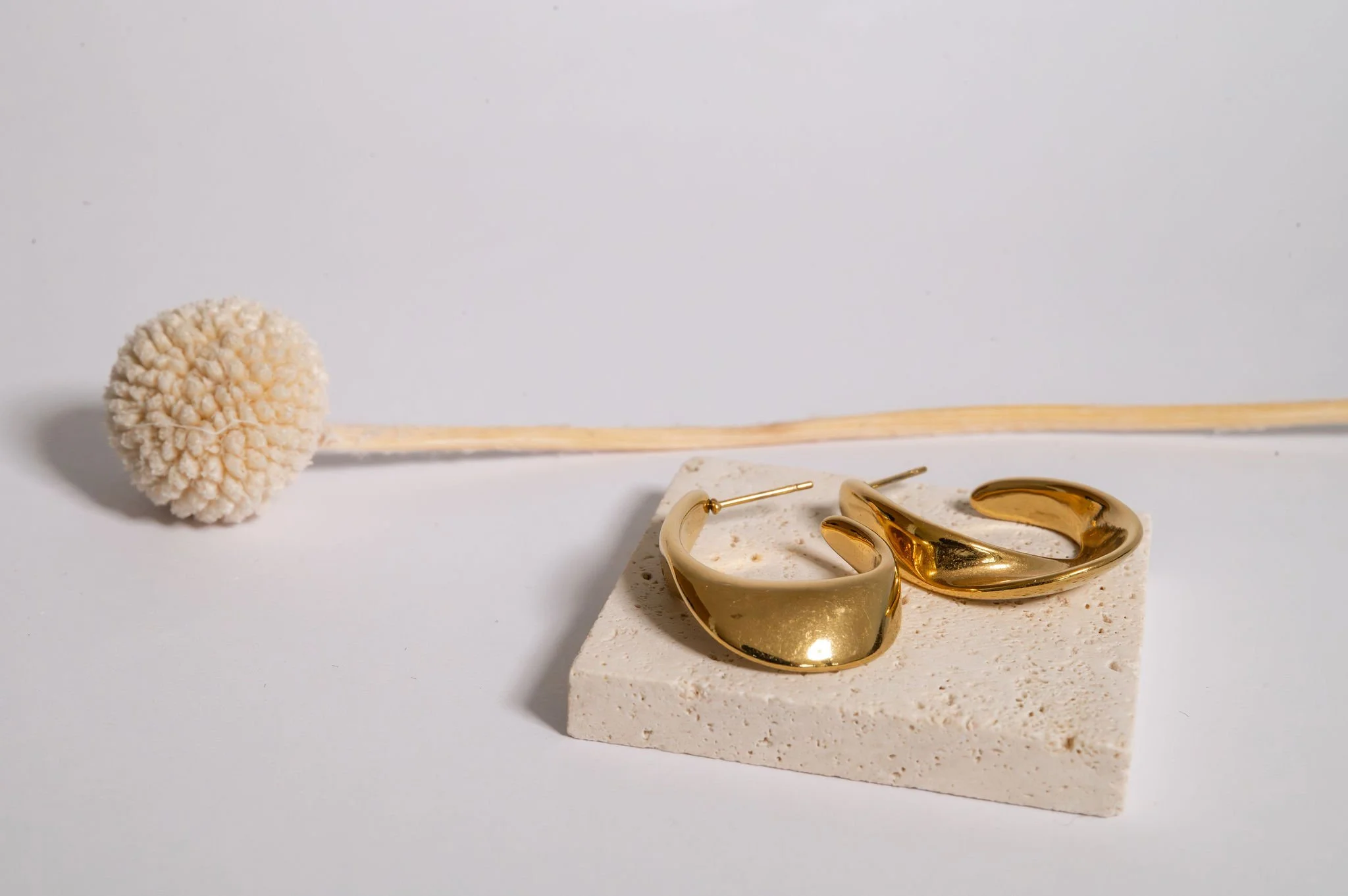 18K Gold Plated C Shape Vintage Style Simple Earrings