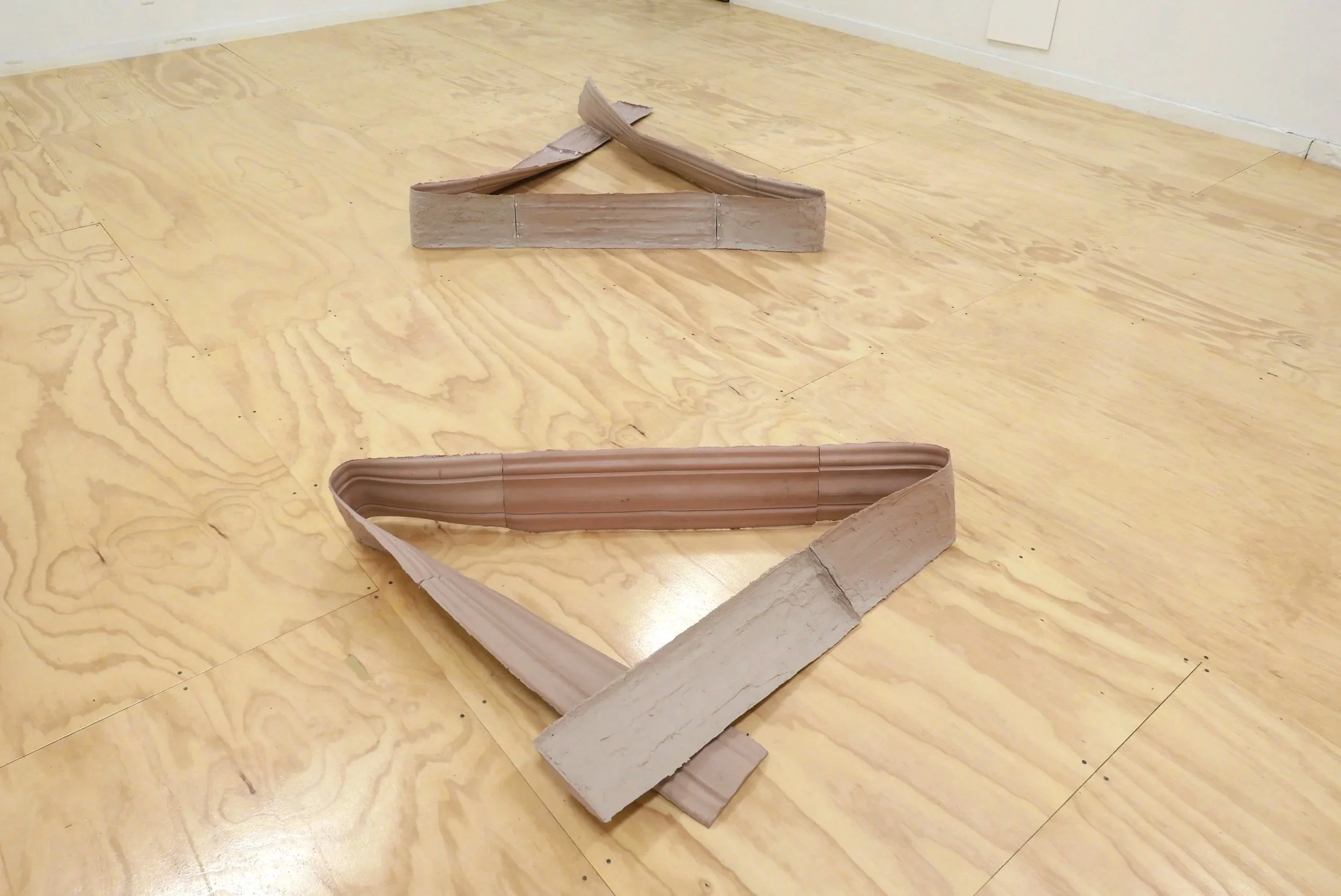 Floor+Molding+Back%2C+from+above.jpg