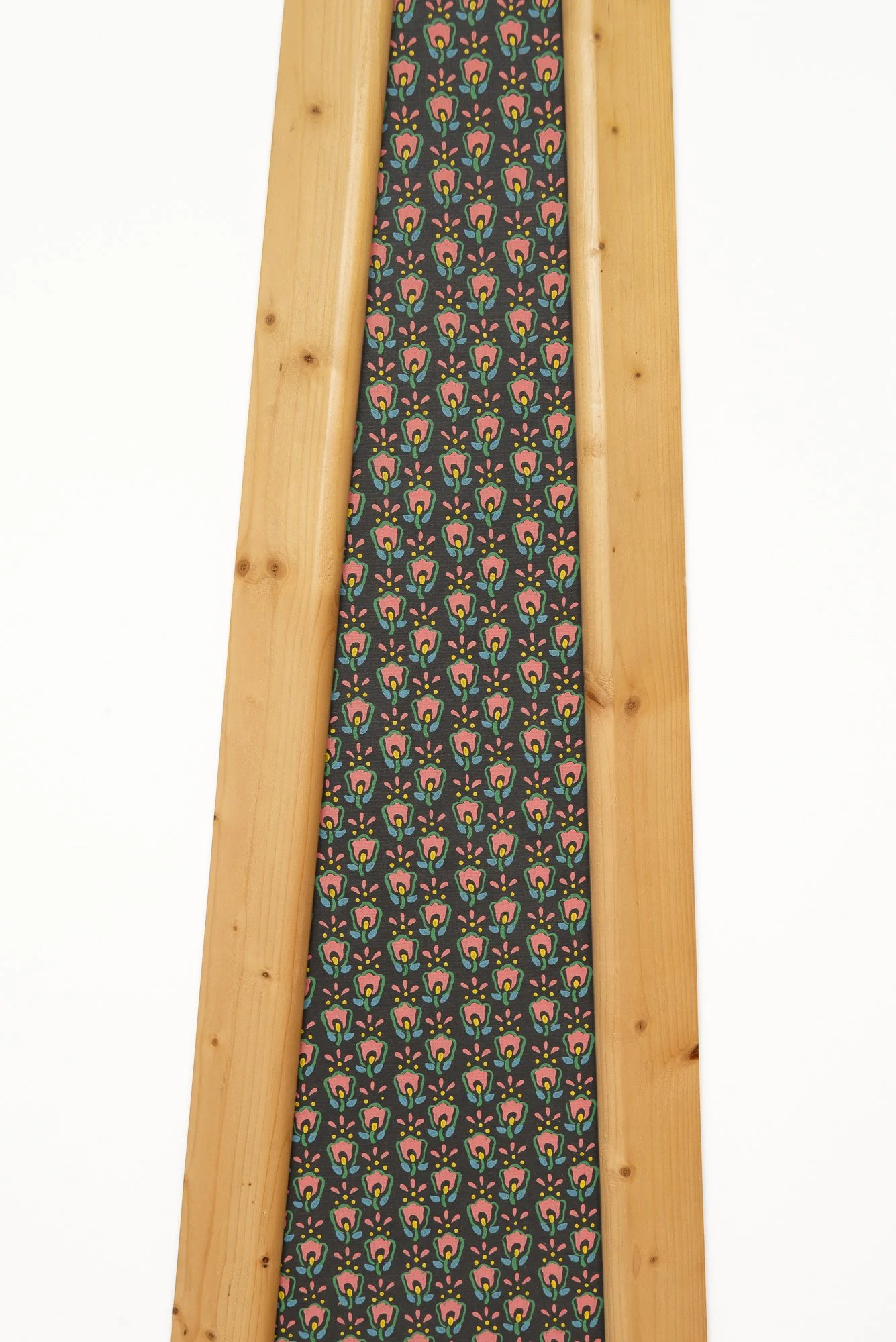 Wallpaper Frame (Black Flowers)_detail3.jpg