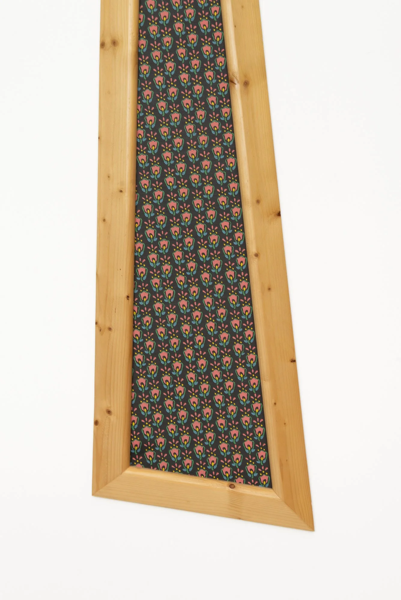 Wallpaper Frame (Black Flowers)_detail2.jpg