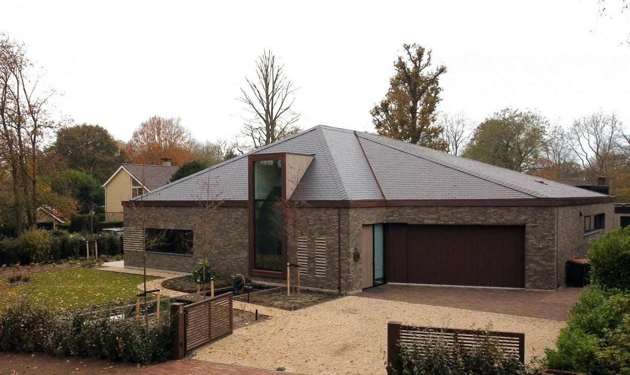 Moderne villa met hoogwaardig binnen stucwerk, uitgevoerd door Zonjee Afbouw.
