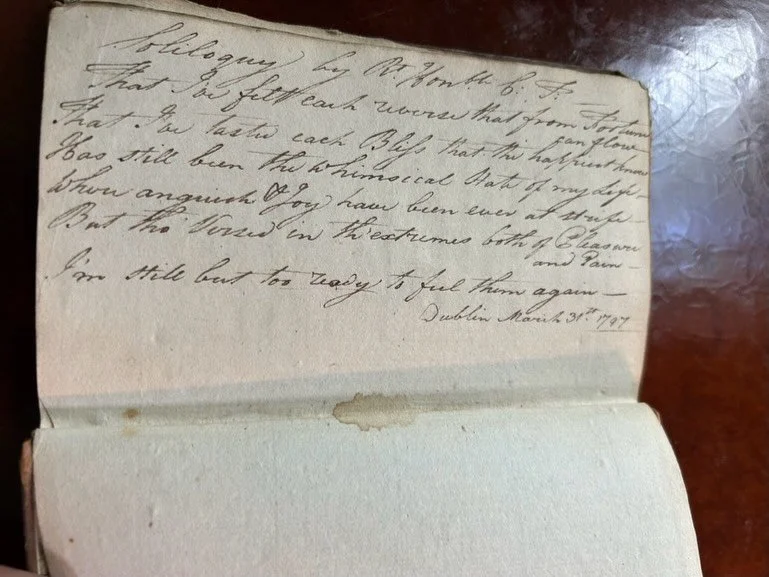 📖🍀💔🇮🇪Dublin. March 31st, 1797. A young woman named Fanny opened to the last page of this little book and wrote a soliloquy about fortune, anguish, joy, and the whimsical path of a life. Just a year before the United Irish Rebellion. The leather 