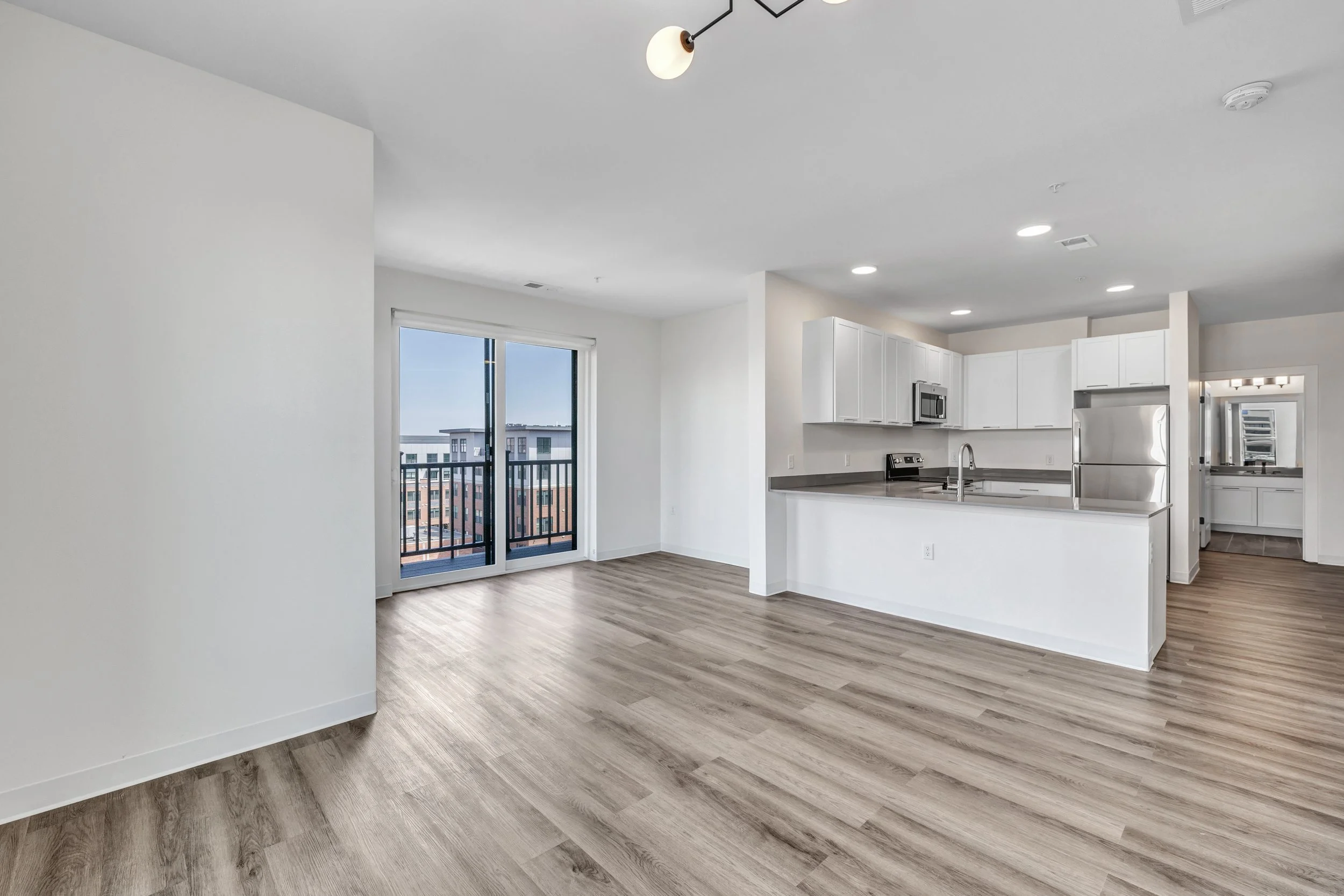 Spacious Kitchen & Dining Room Area