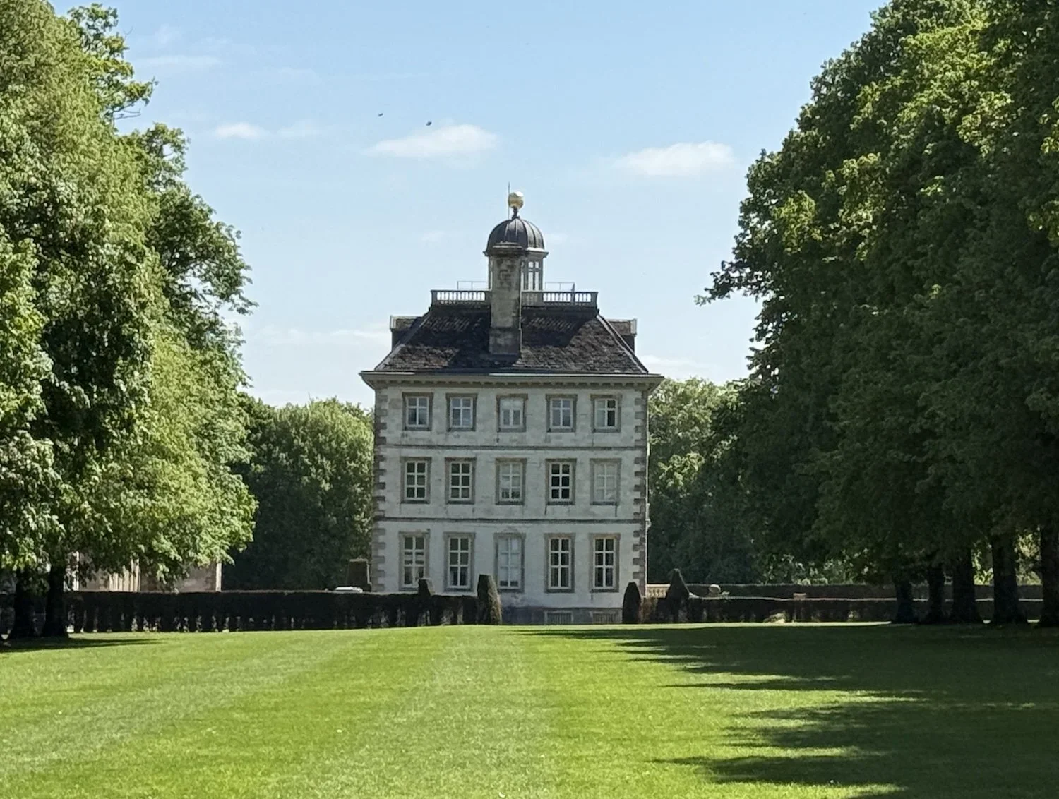 Rock Star Houses: The Legendary Country Estates of Rock Royalty