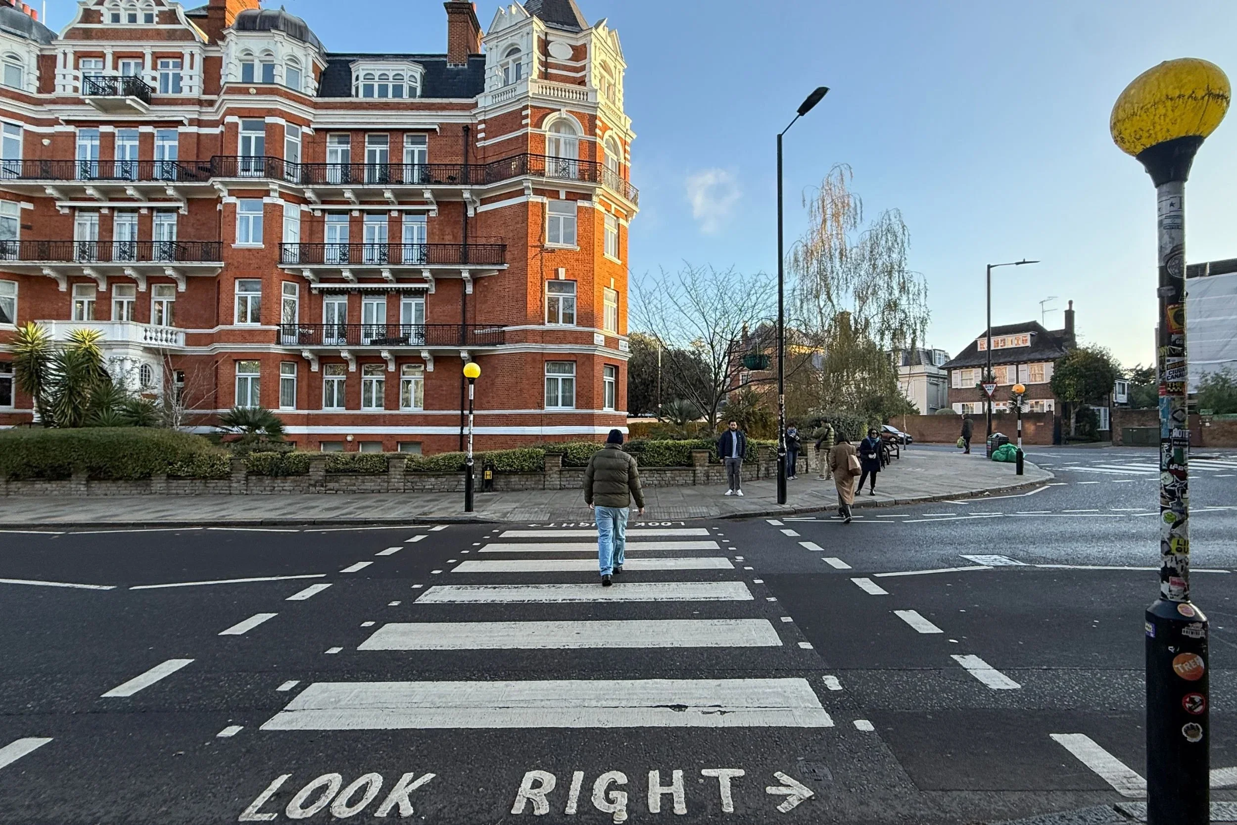 How to Find the Abbey Road crossing in London