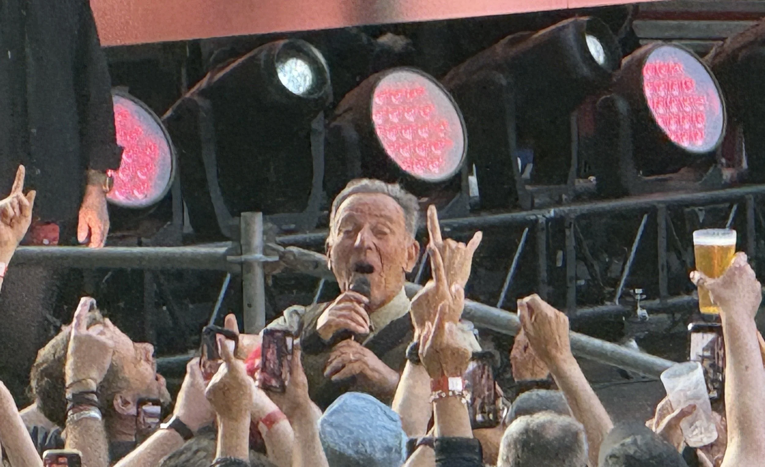 Bruce Springsteen Berlin 2025: Concert Review &amp; Video Highlights
