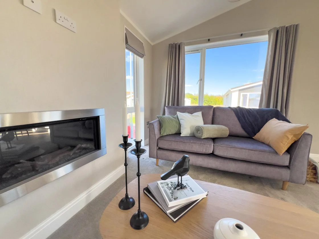 H4 Essentials Lounge3.jpg